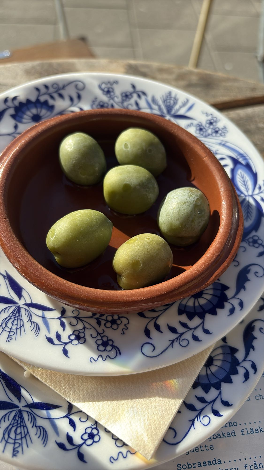 Gröna oliver i olja