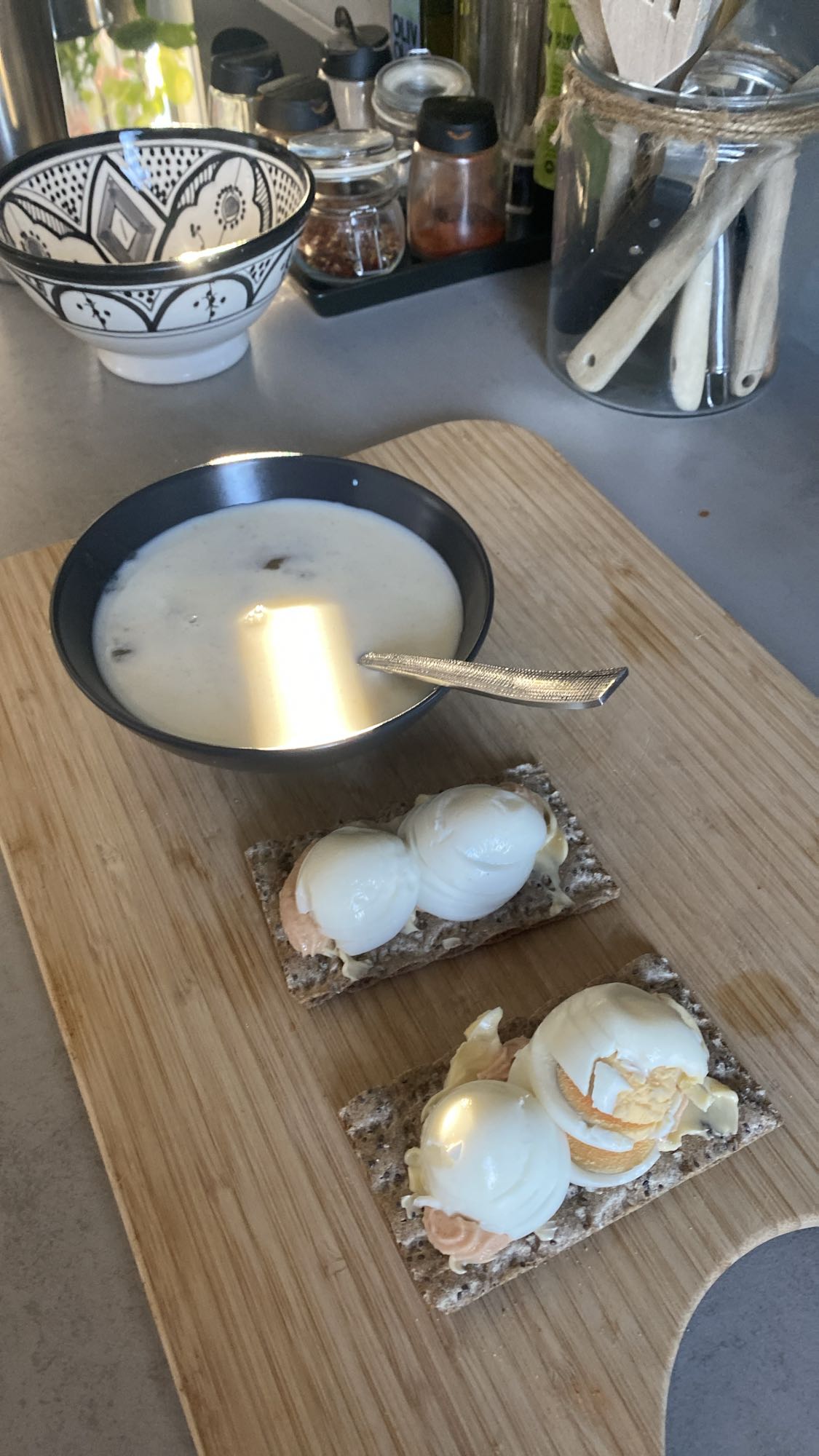 Äggmackor med kräm av äpple och päron