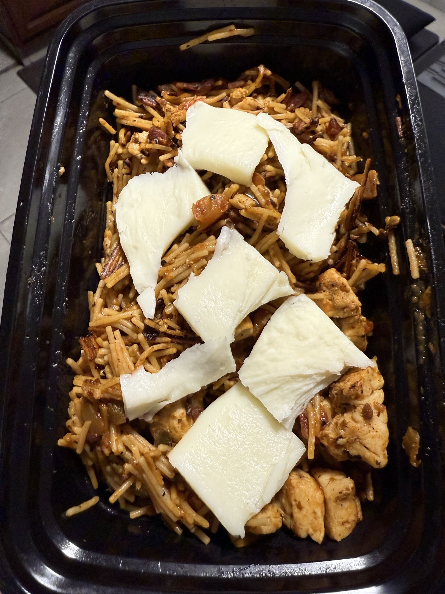 Fideos con pollo y queso