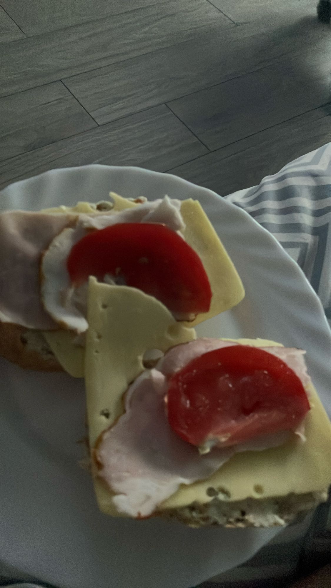 Kanapki z szynką i serem