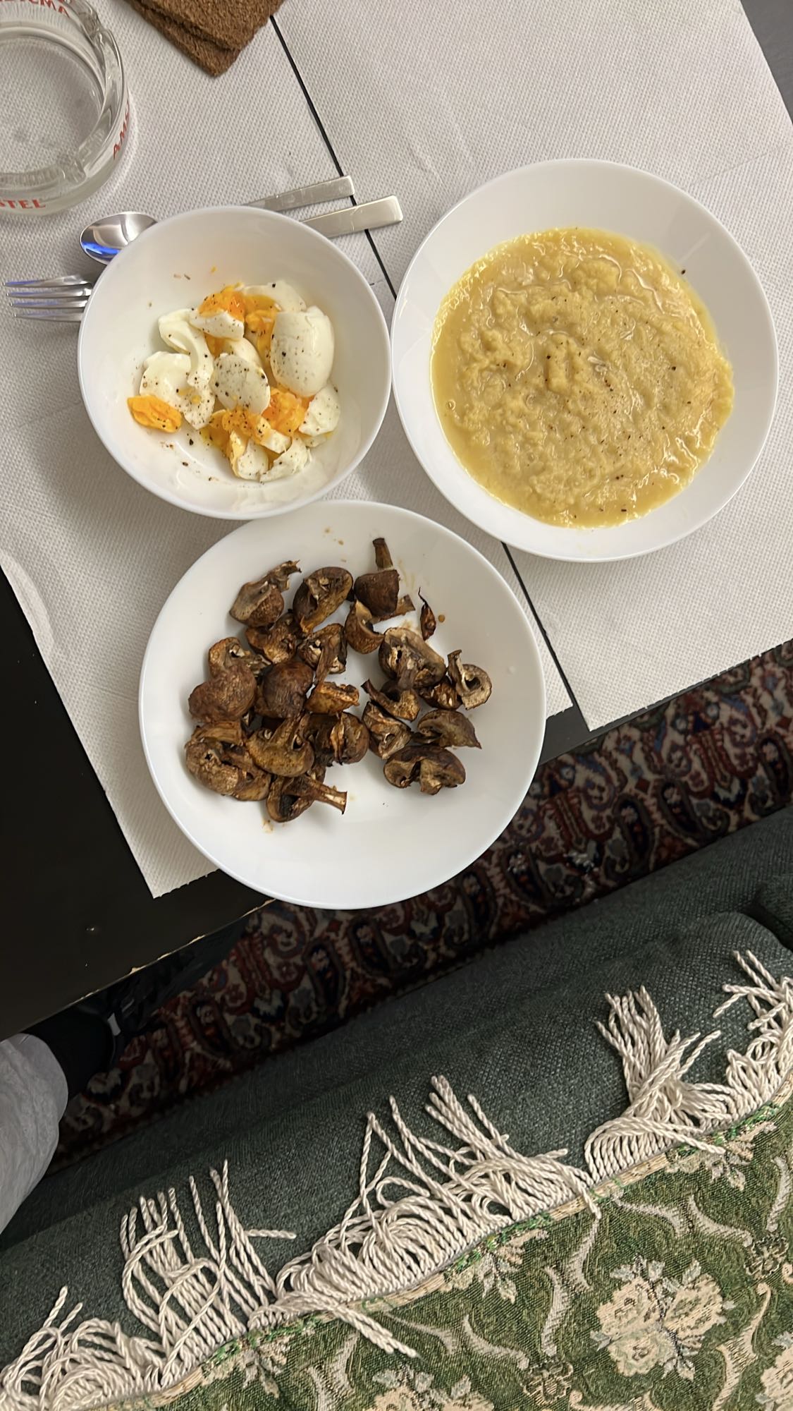 Αυγά, μανιτάρια, σούπα