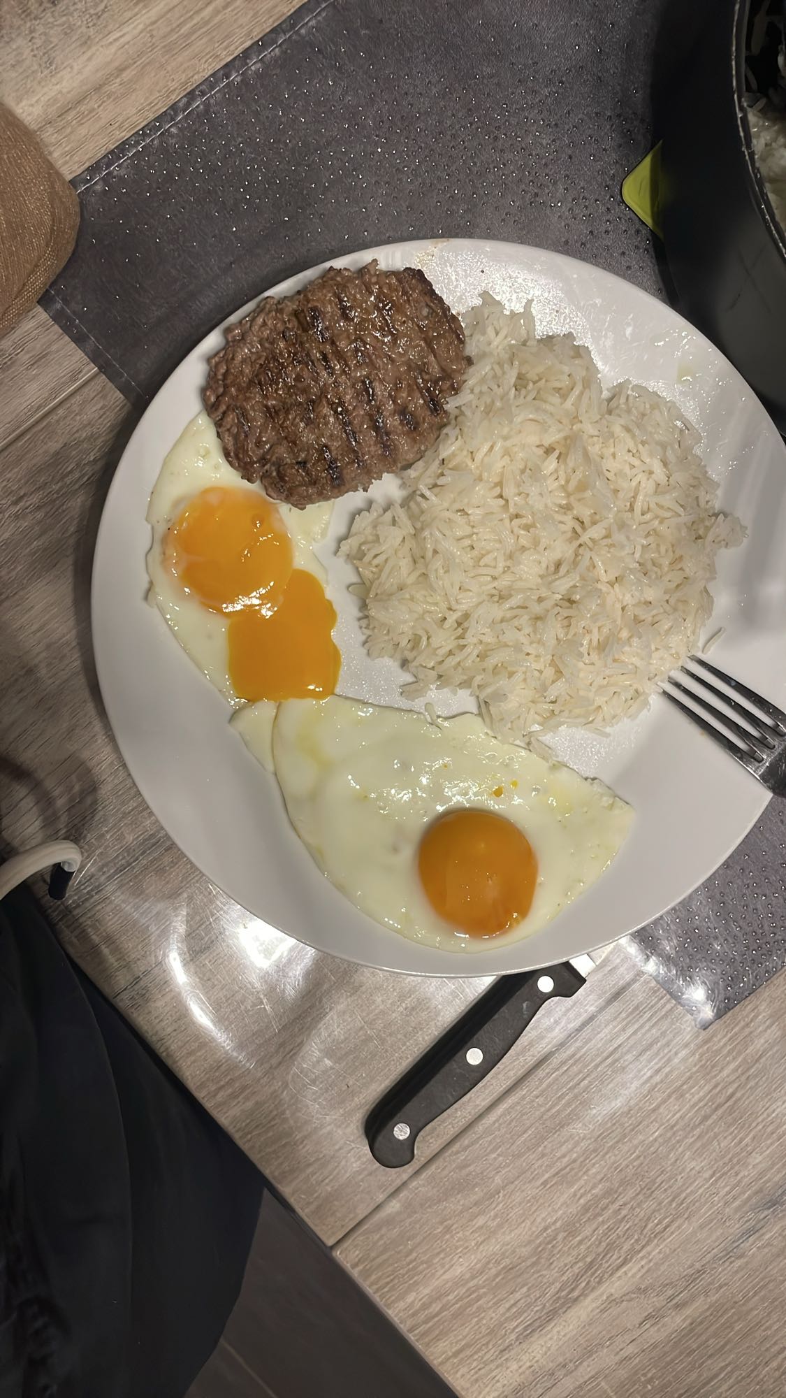 Riz, œufs et steak