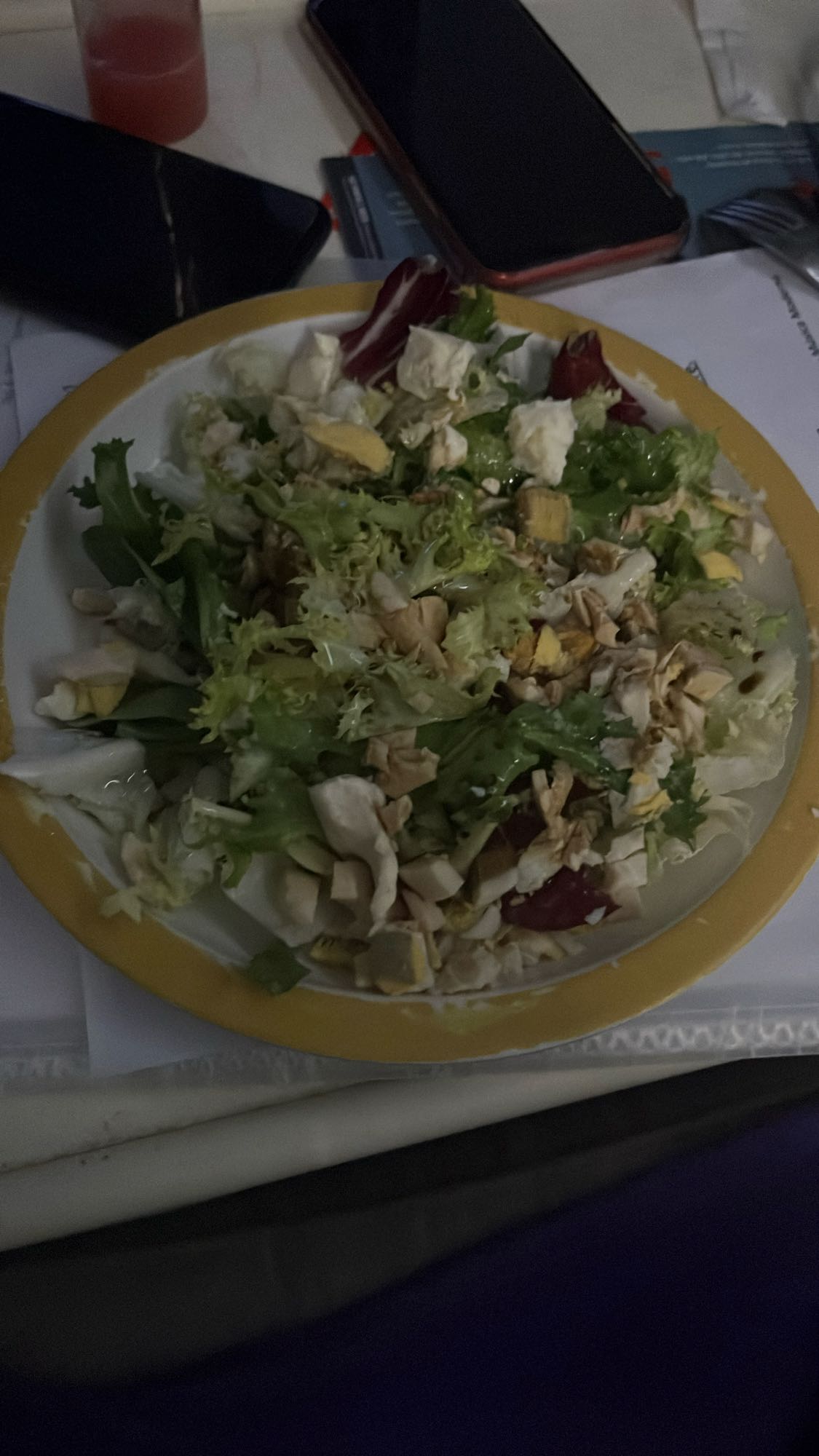 Ensalada de pollo y huevo