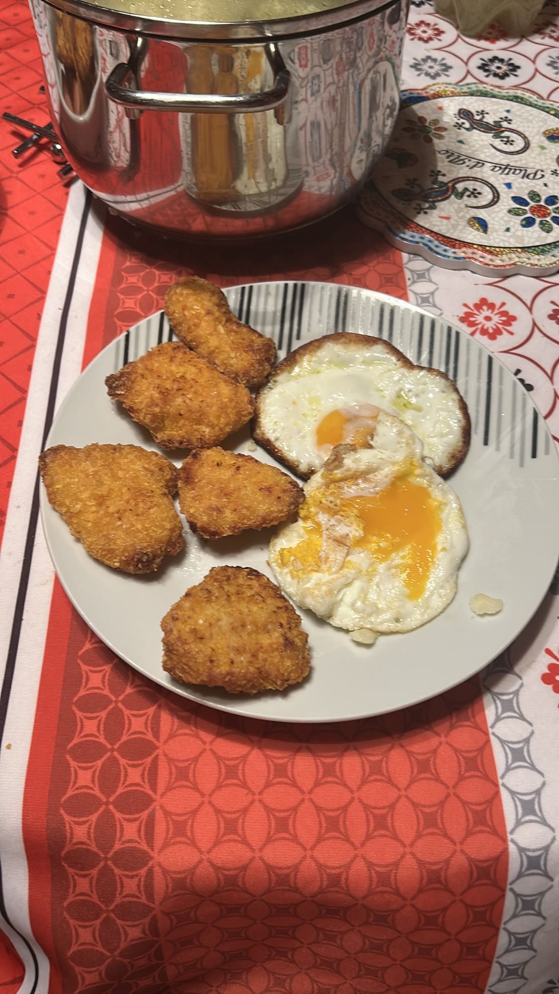 Huevos con nuggets