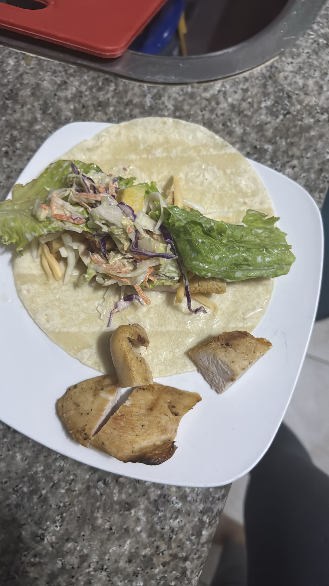 Taco de pollo y ensalada
