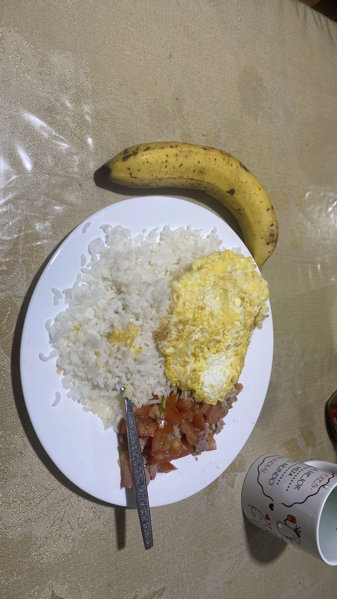 Arroz, huevo y plátano