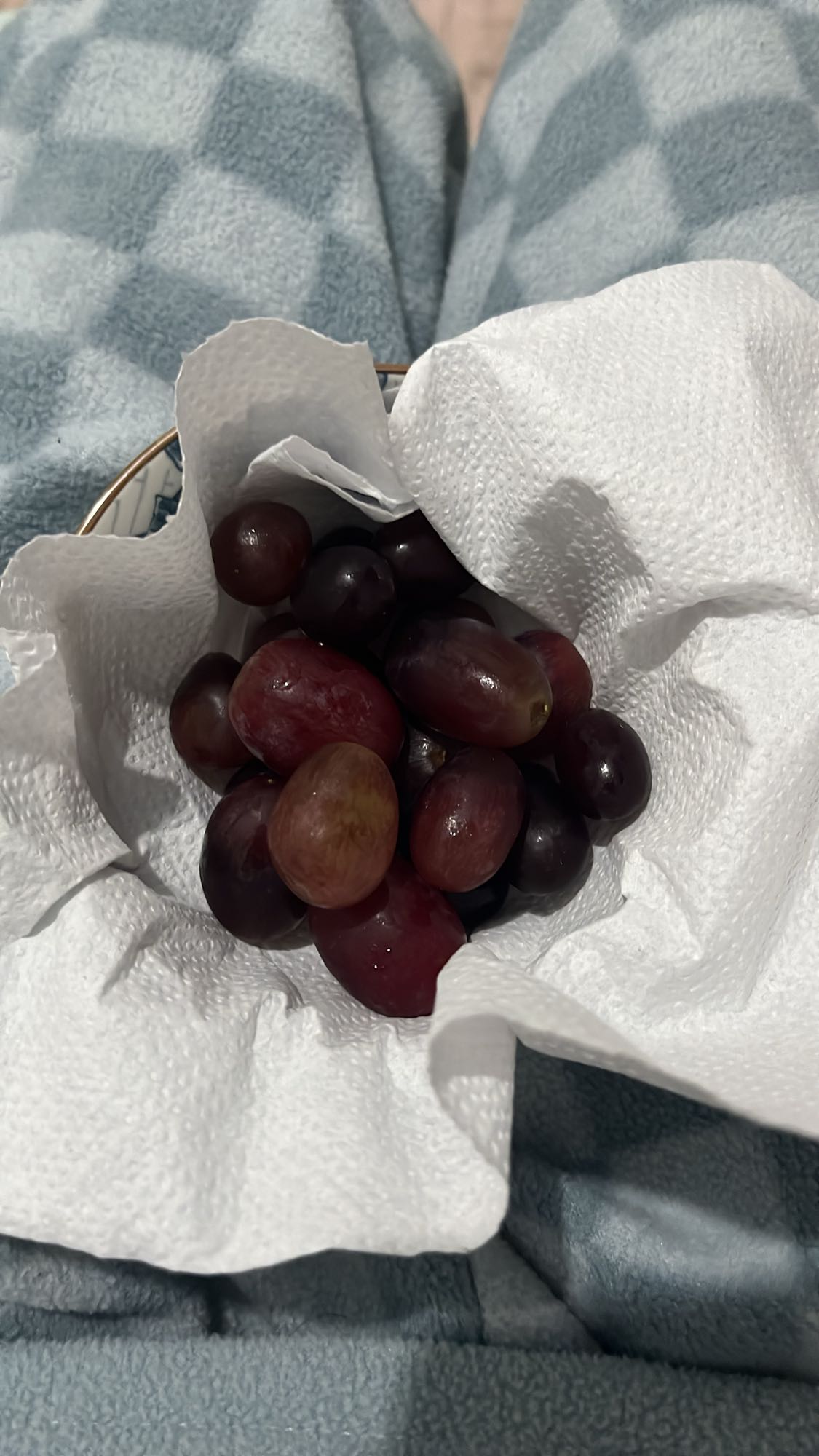 Uvas rojas frescas