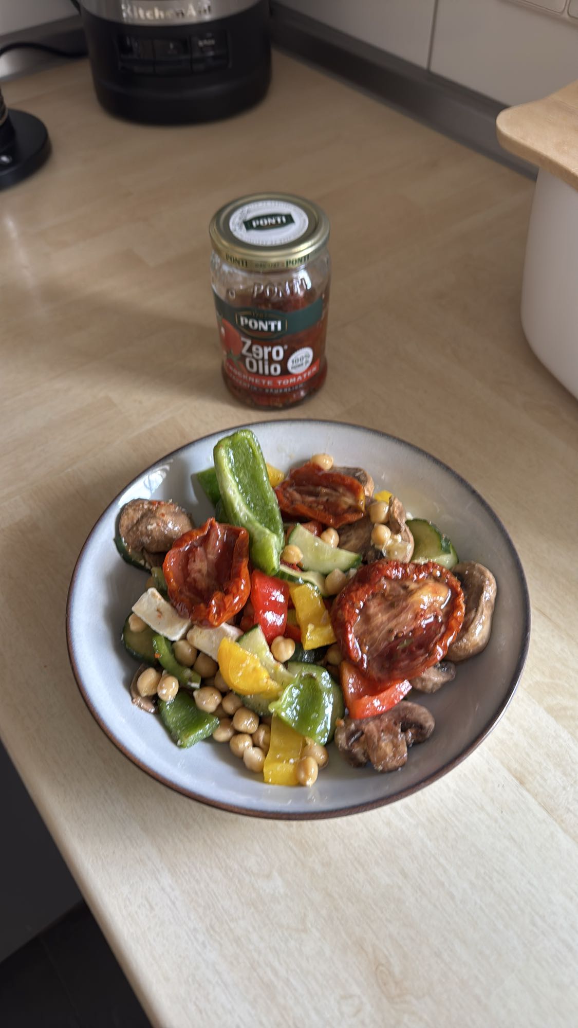 Insalata di verdure e ceci