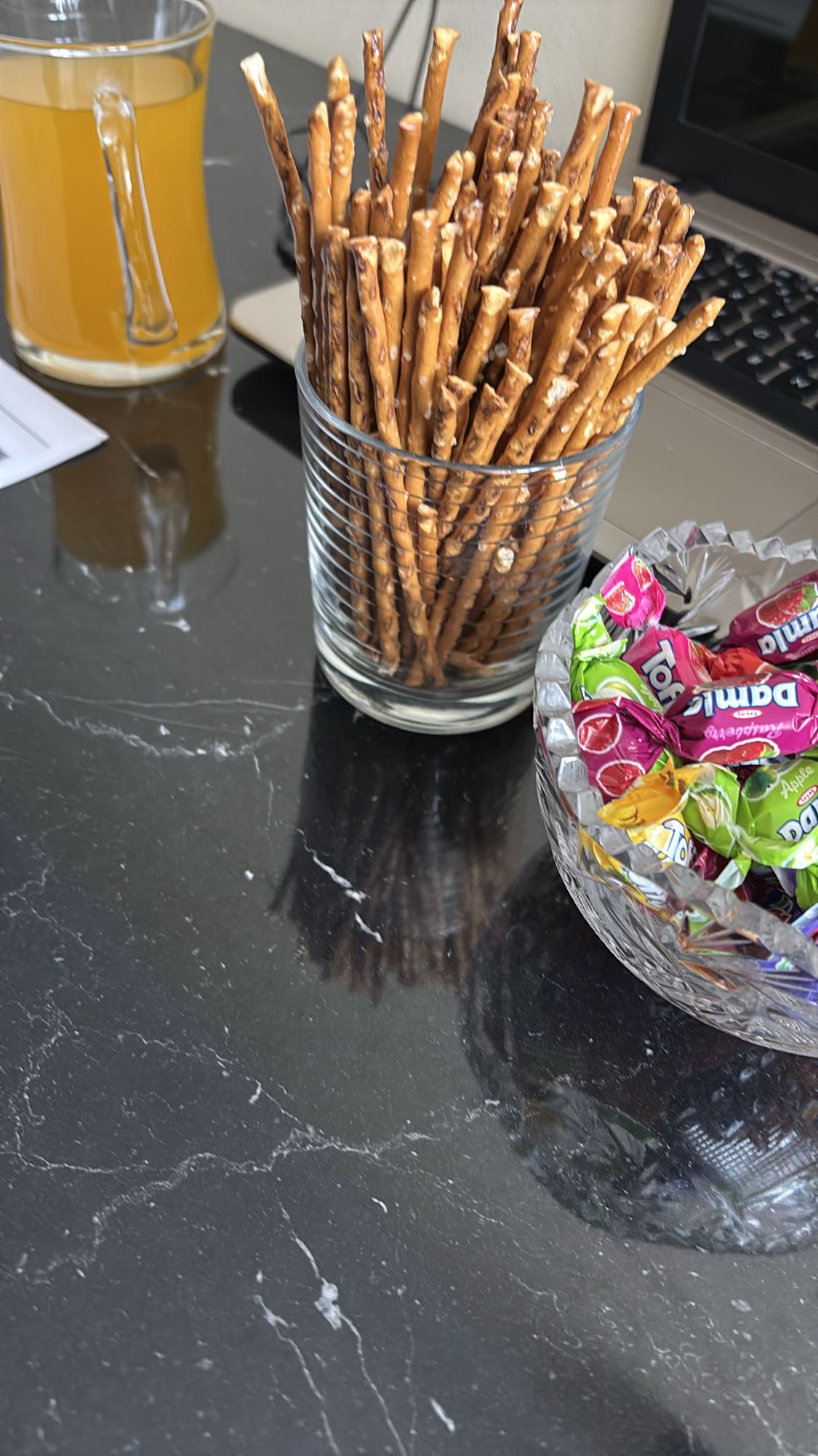 Ropogós snack és cukorka