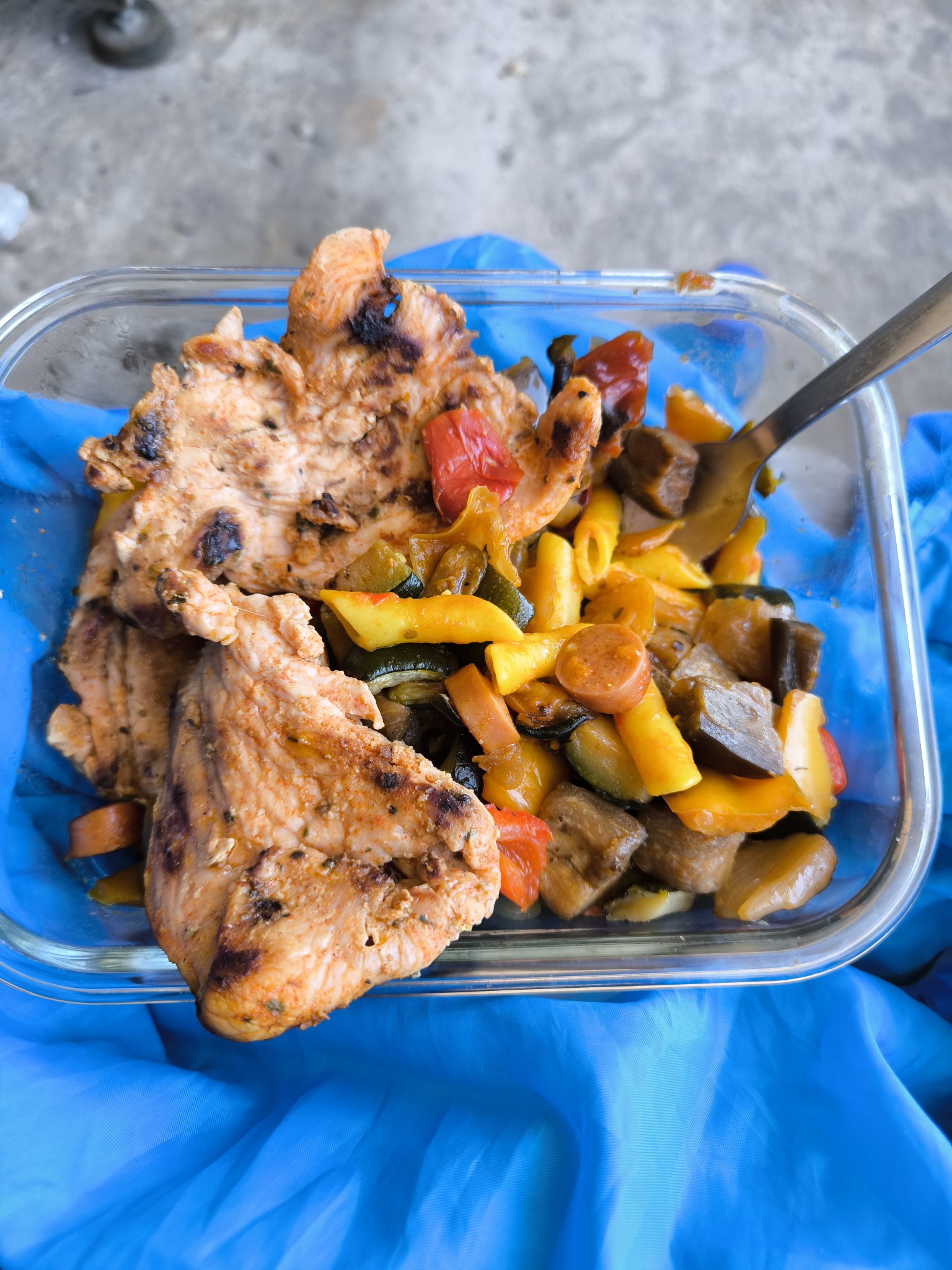 Pollo con verduras asadas