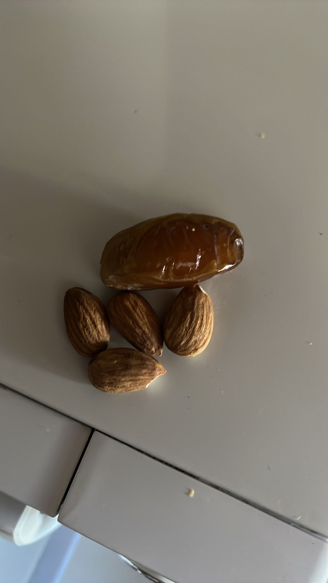 Dátil con almendras