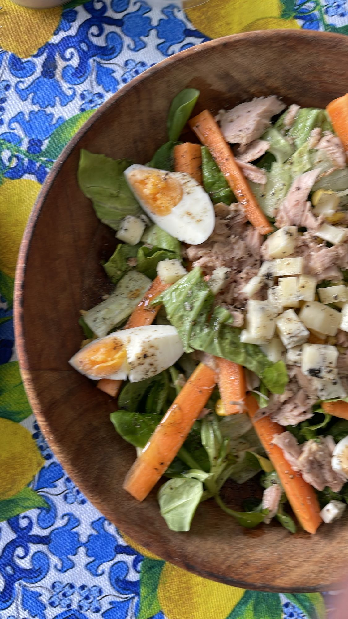 Ensalada con atún y huevo