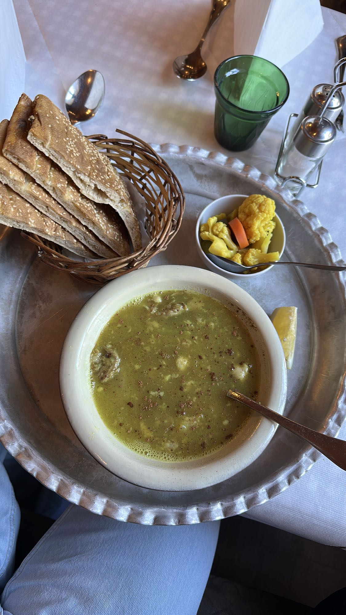 Grön soppa med bröd