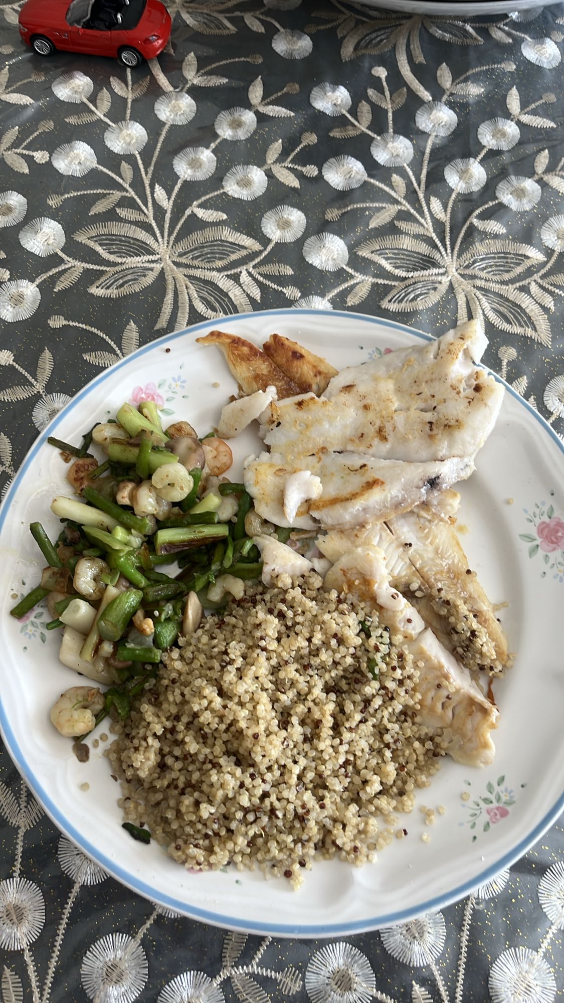 Pescado con quinoa y verduras