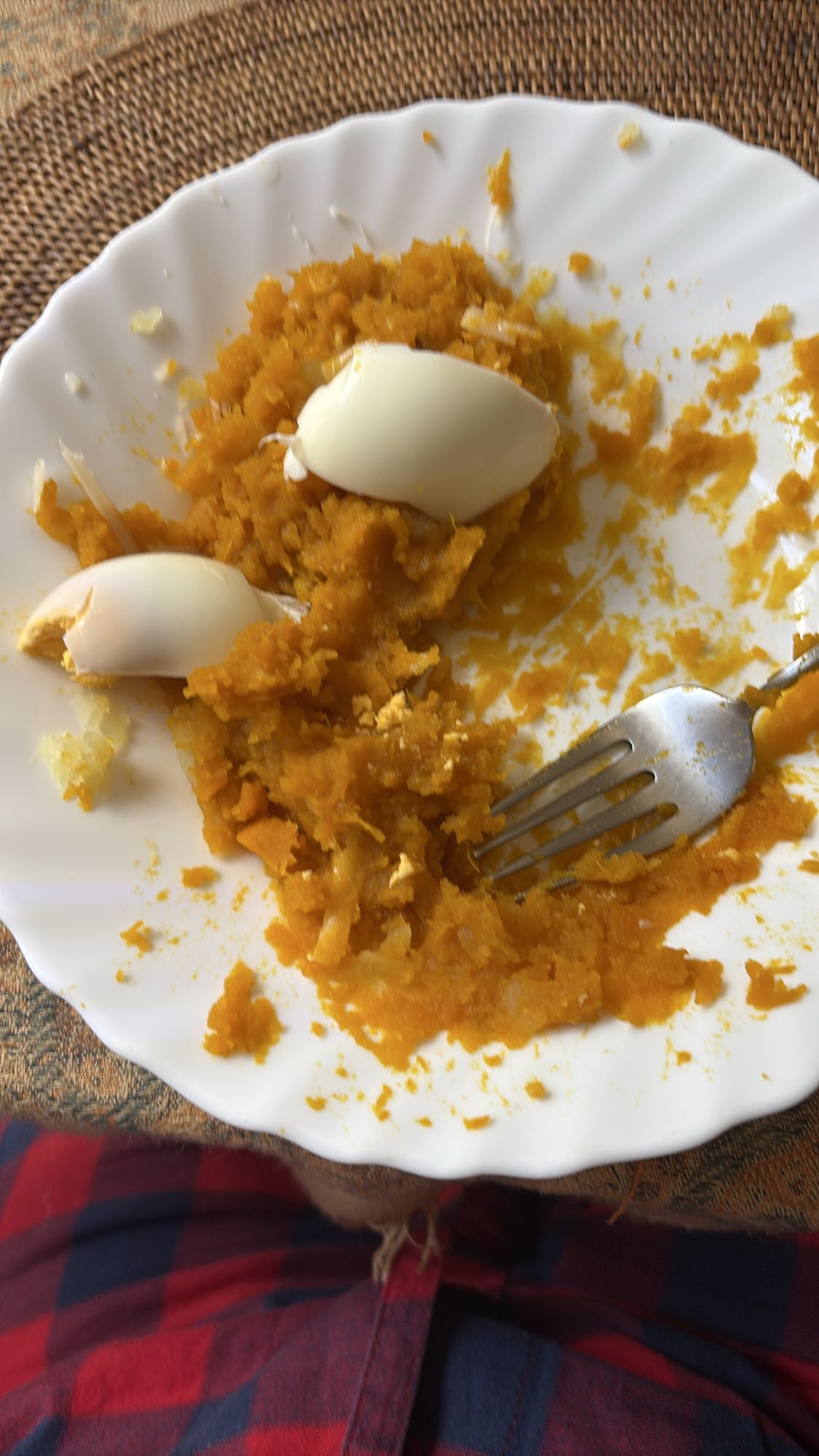 Huevos con puré de calabaza