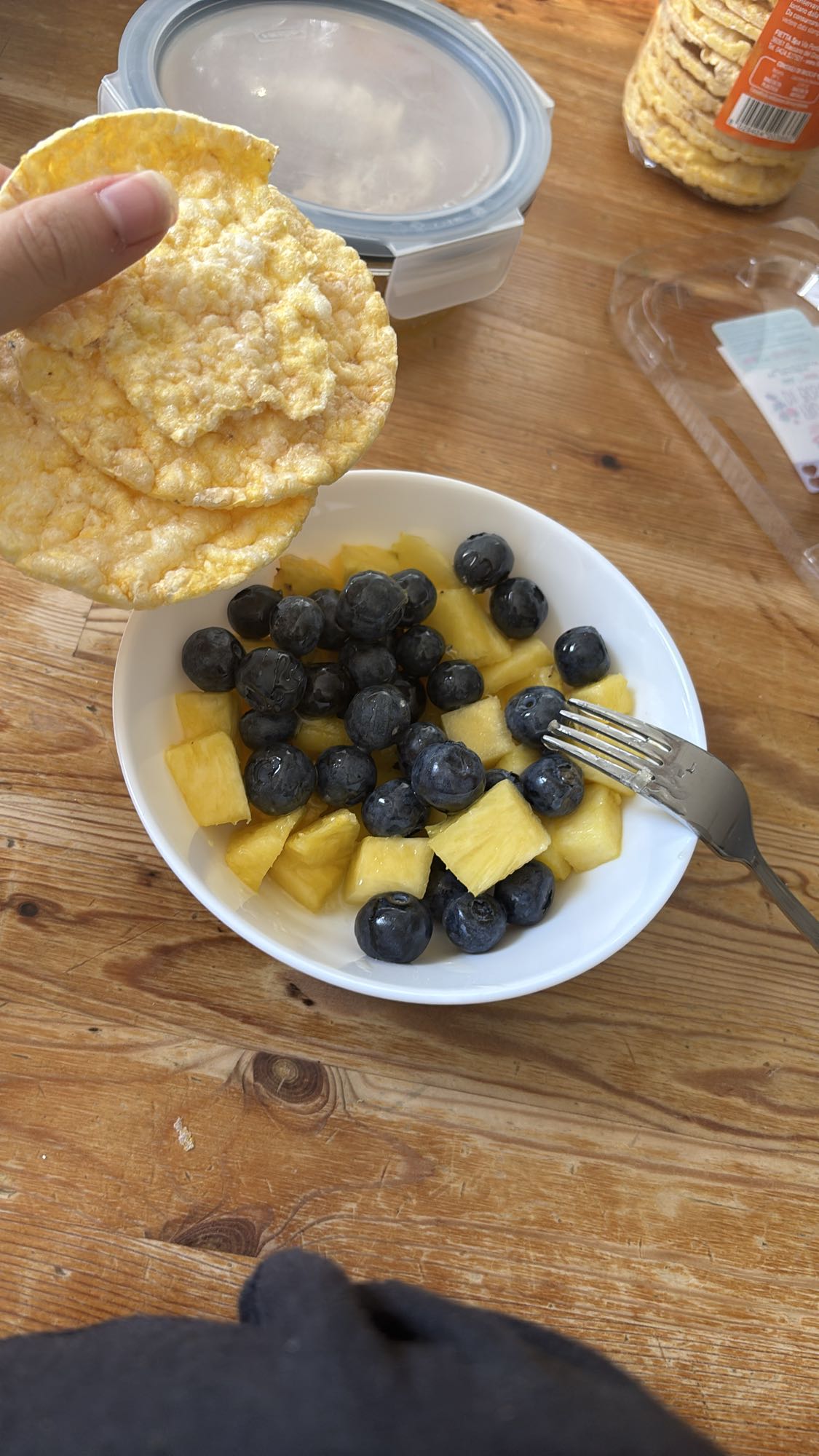 Frutas y tortitas de maíz