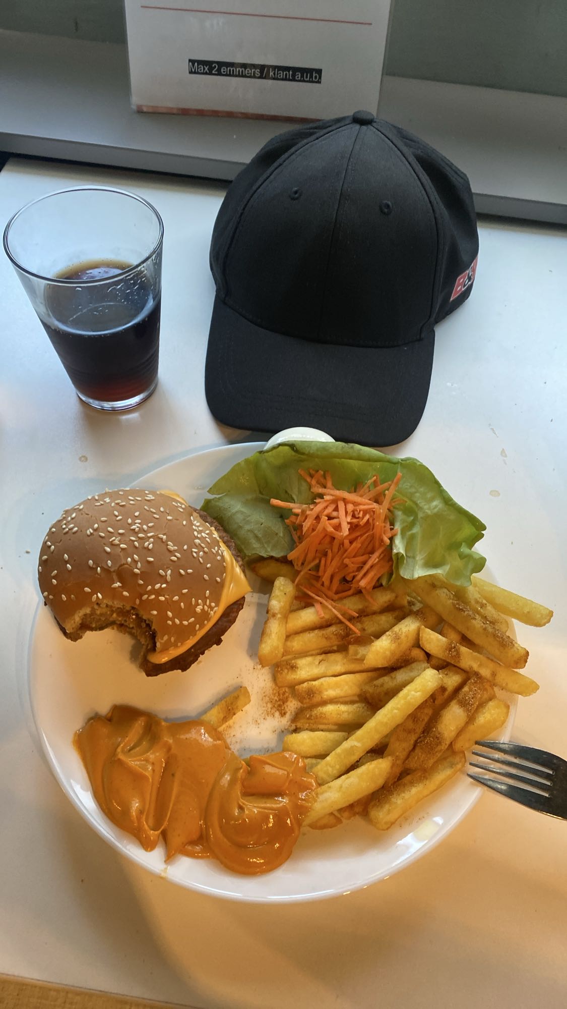 Burger met friet en cola