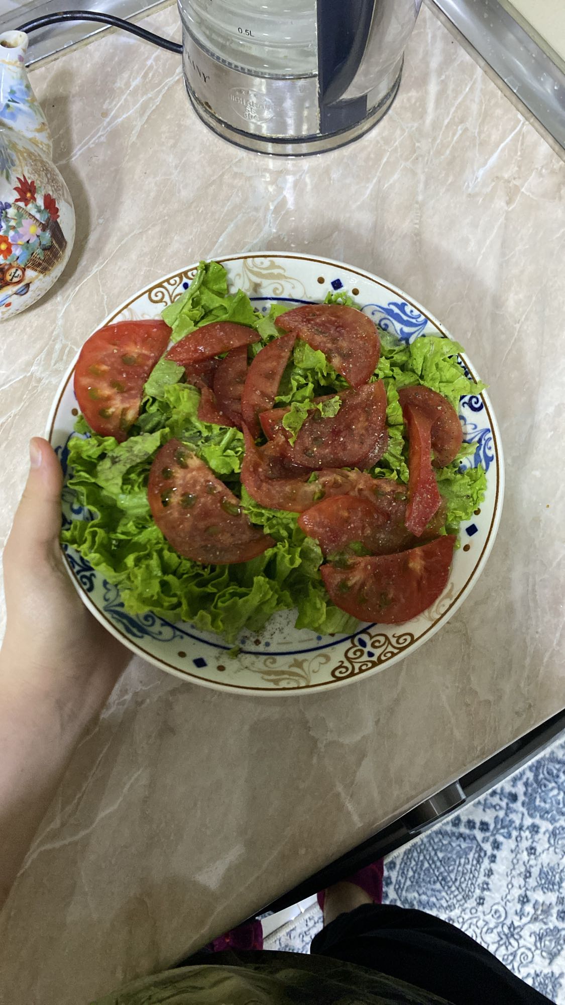 Domatesli Marul Salatası