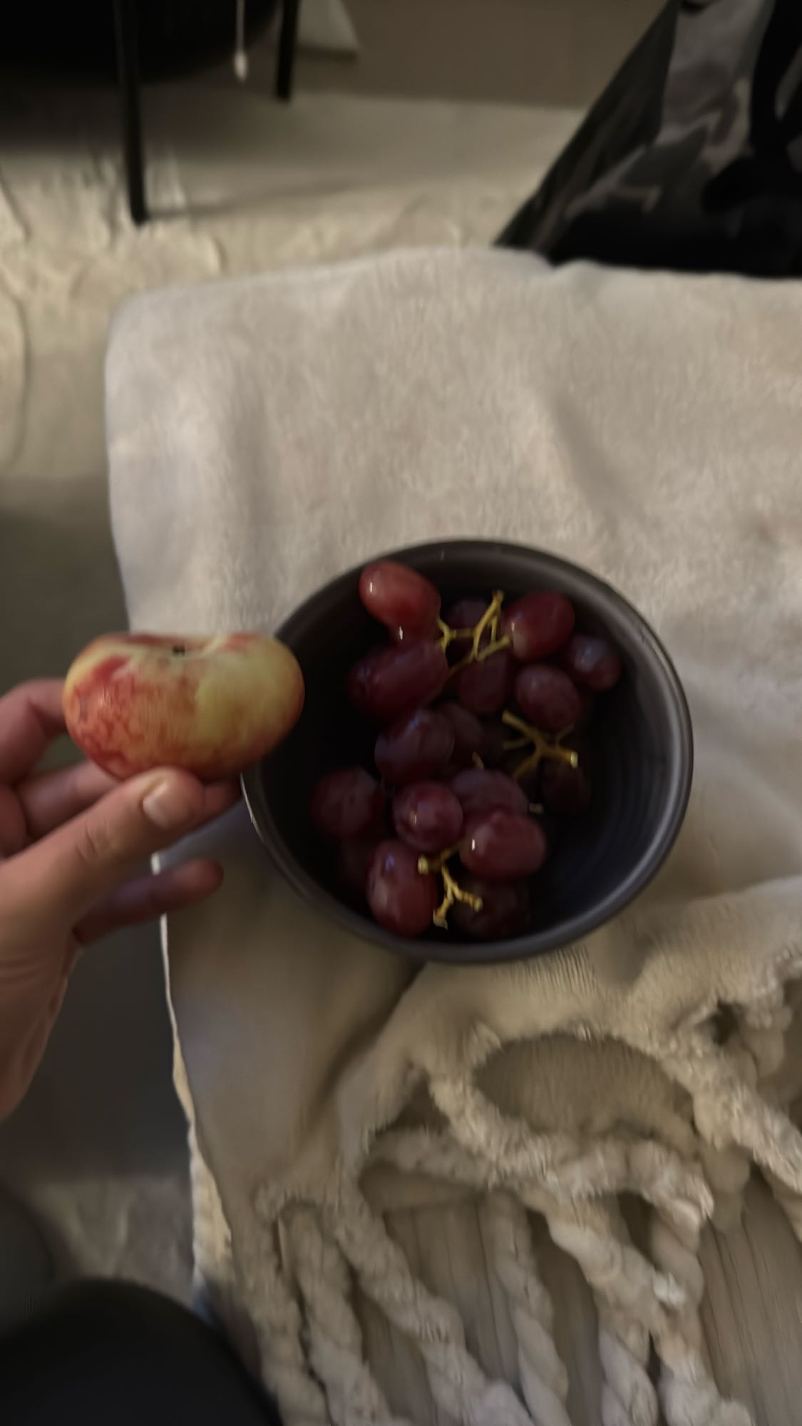 Persika och vindruvor