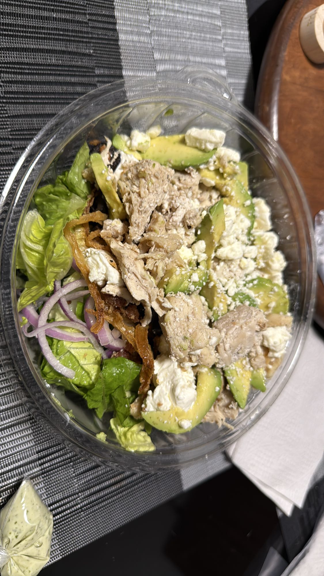 Ensalada de pollo y aguacate