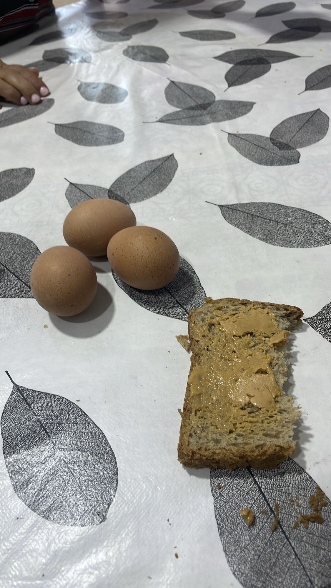 Oeufs et tartine beurre cacahuète