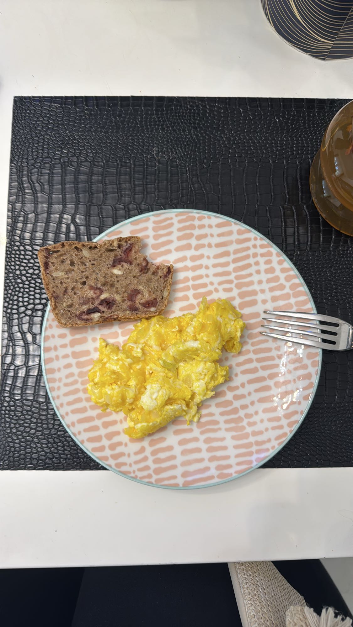 Jajecznica z chlebem