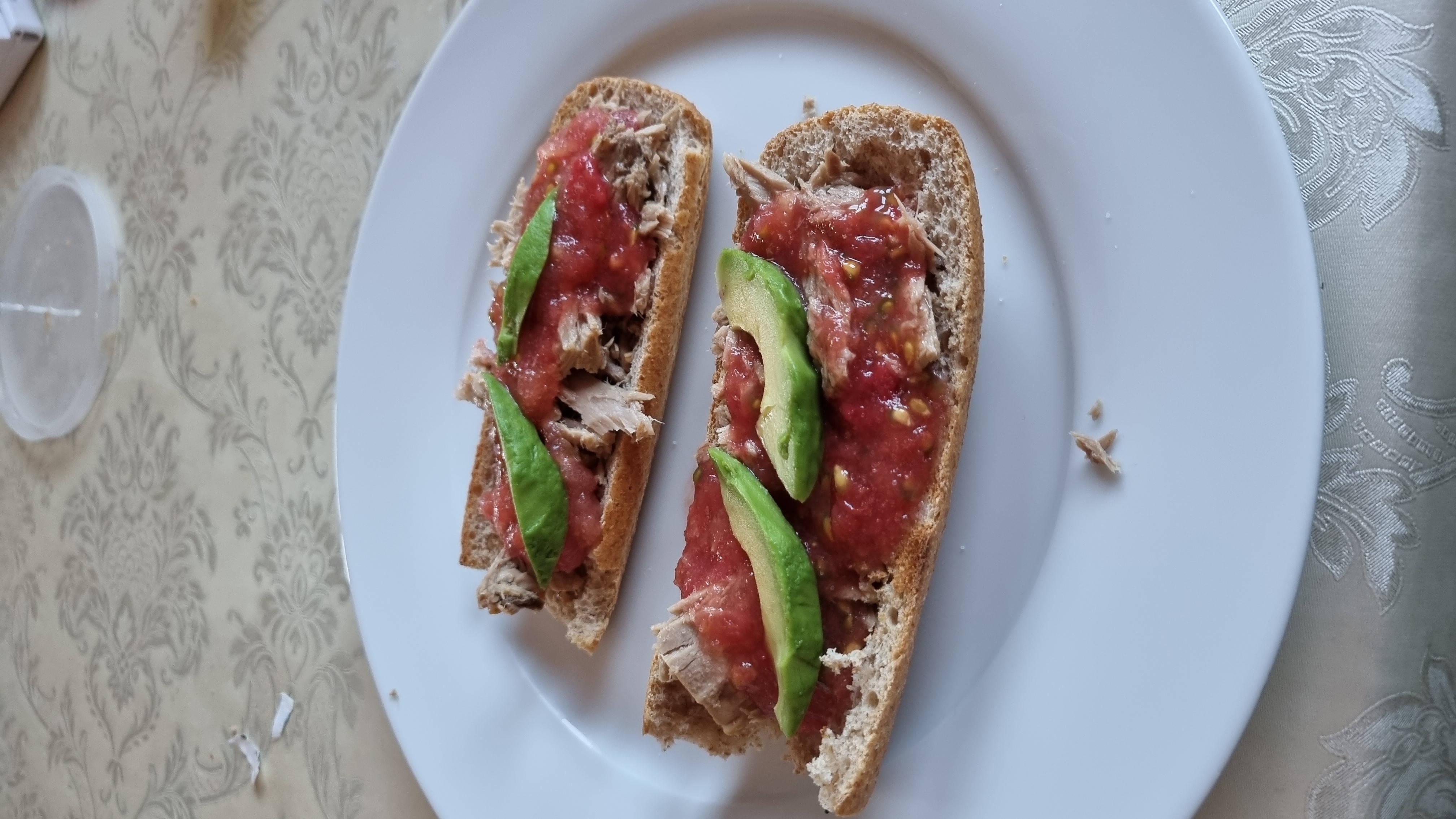 Tostadas de atún y aguacate
