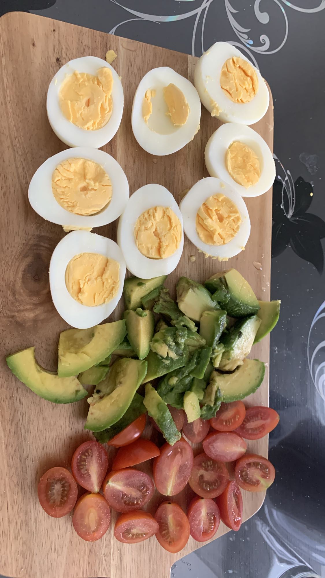 Ägg med avokado & tomat