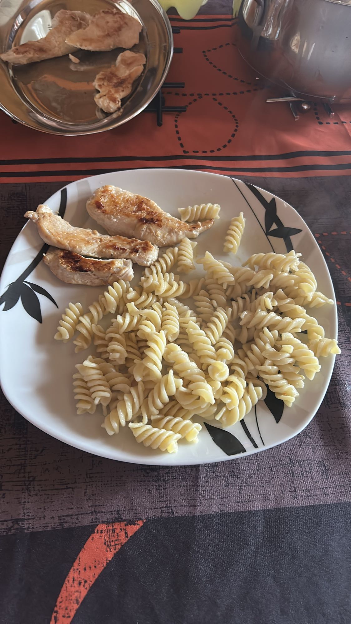 Pasta con pollo a la plancha
