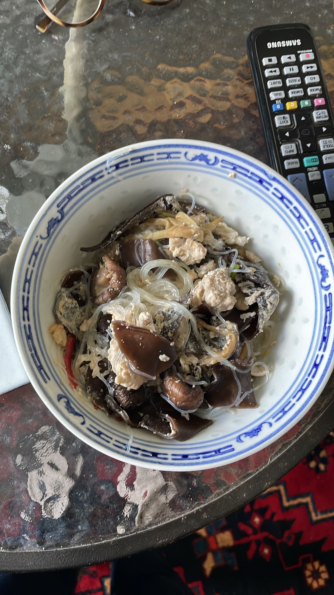 Glasnudlar med svamp och ägg