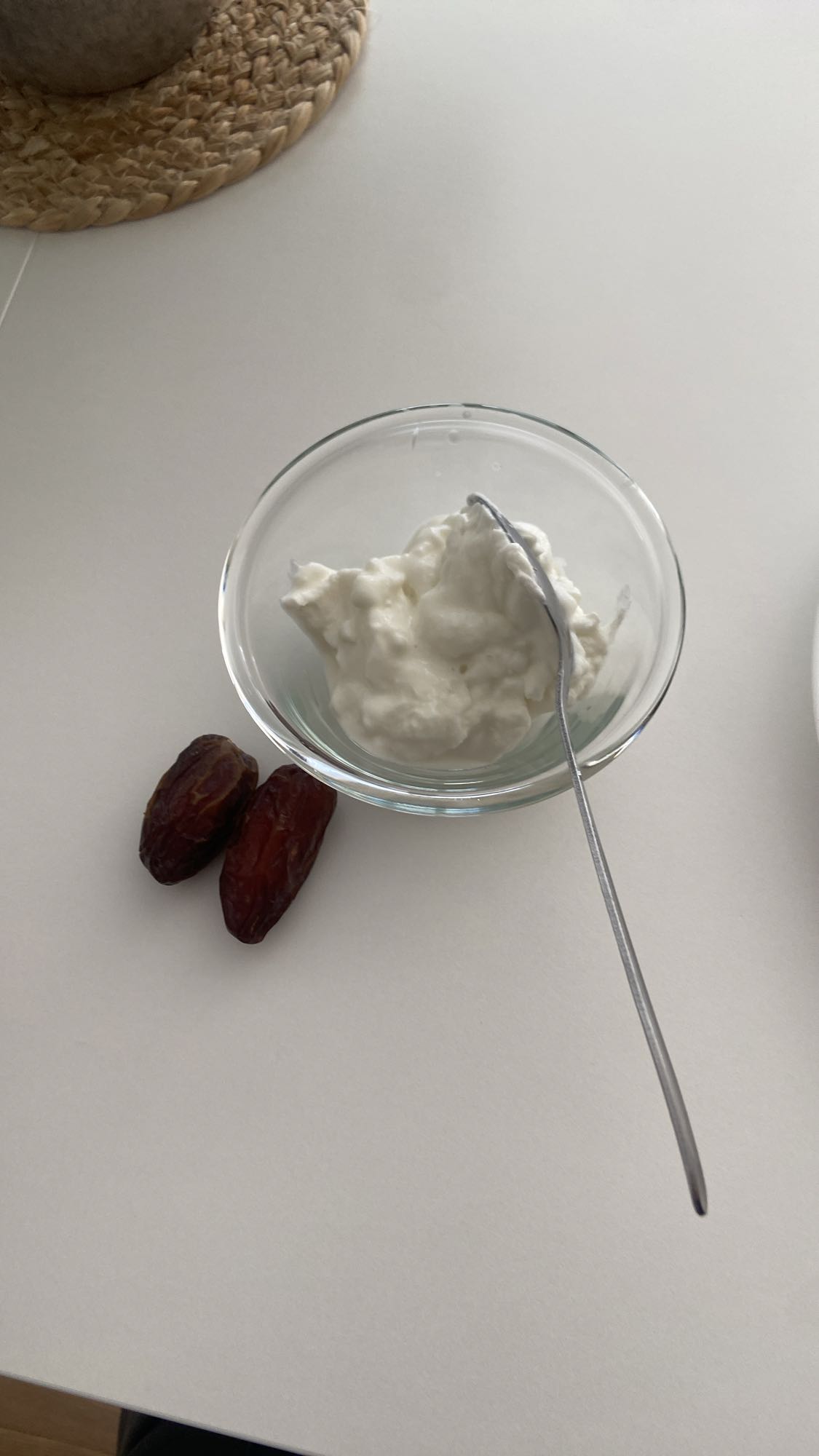 Yogurt with dates