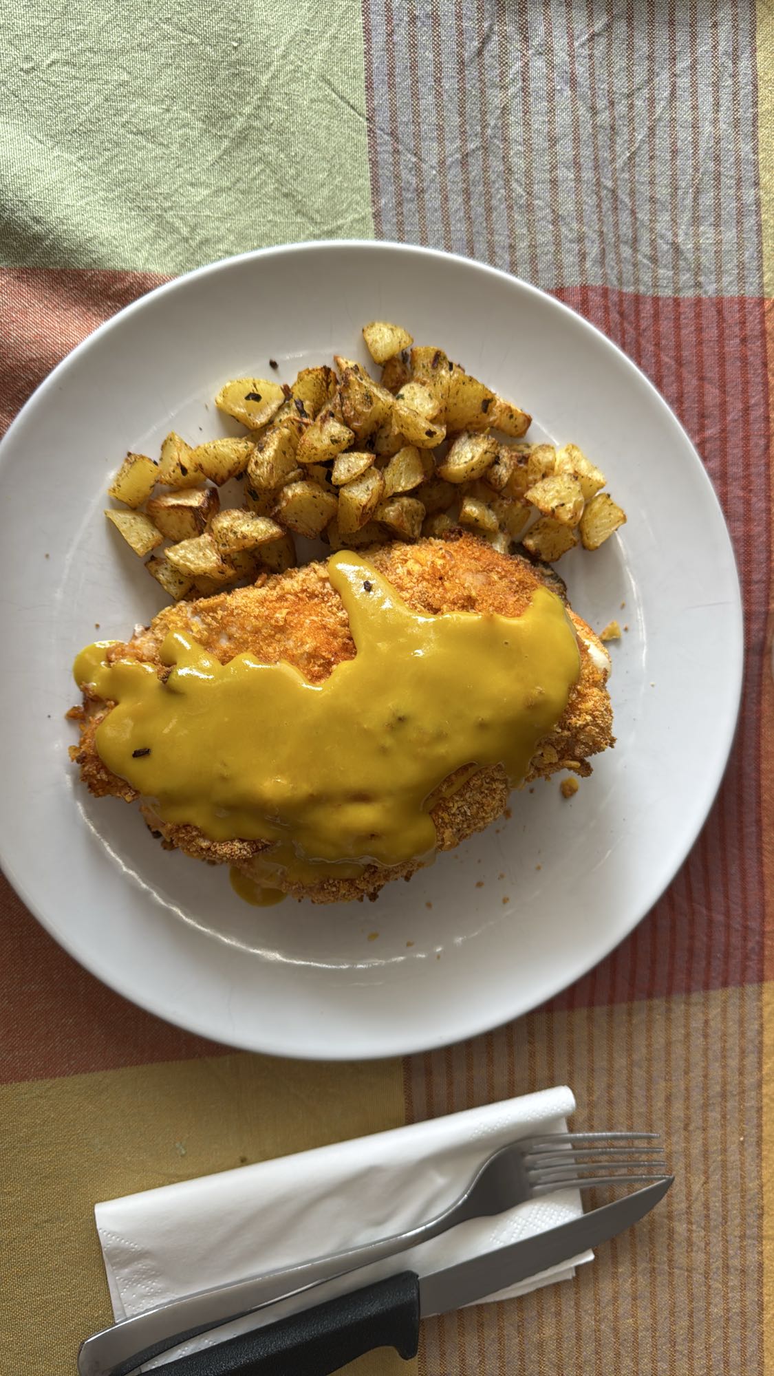 Pechuga de pollo rellena de pavo y tomate al horno con patatas air fryer