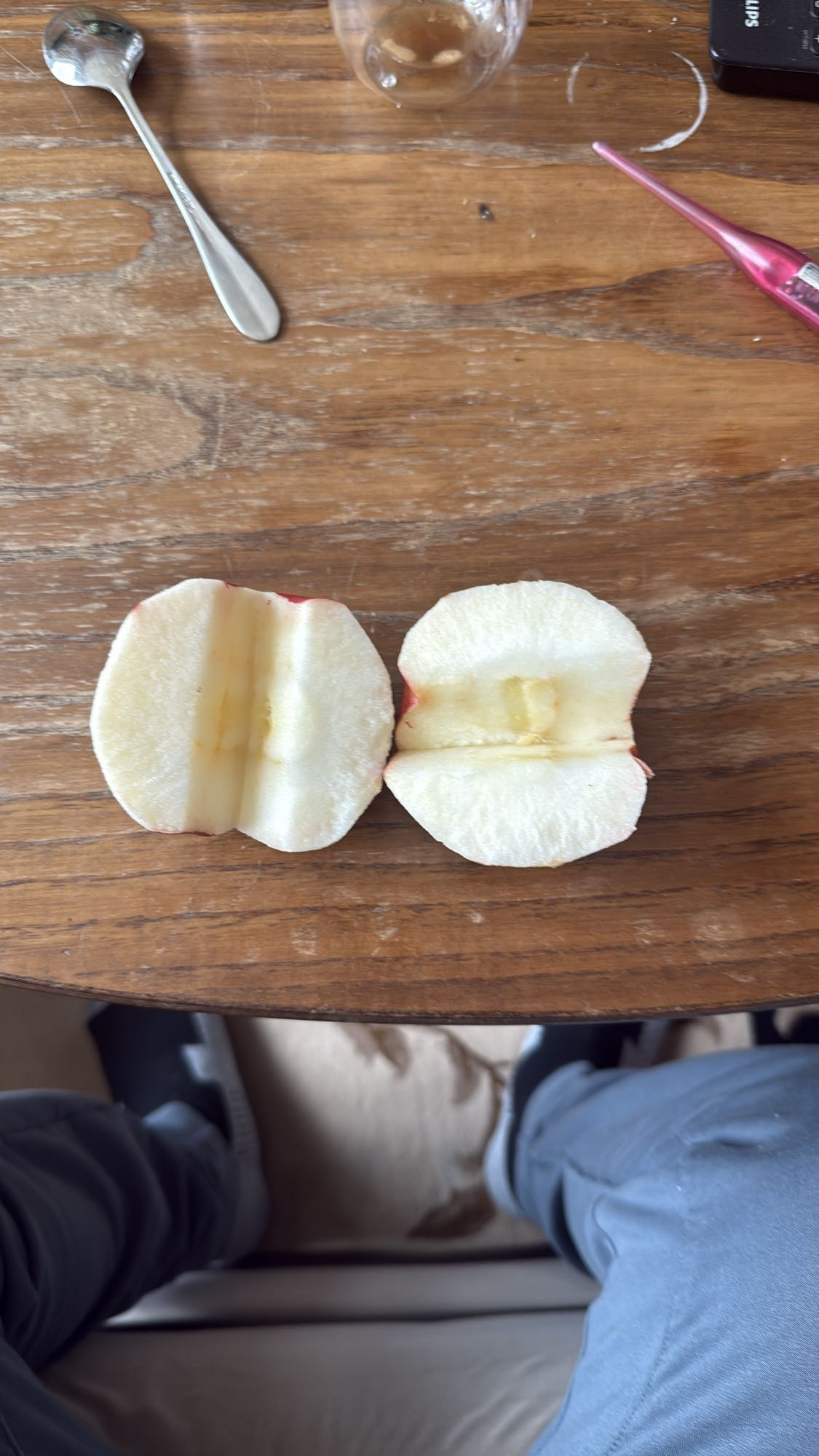 Половин ябълка