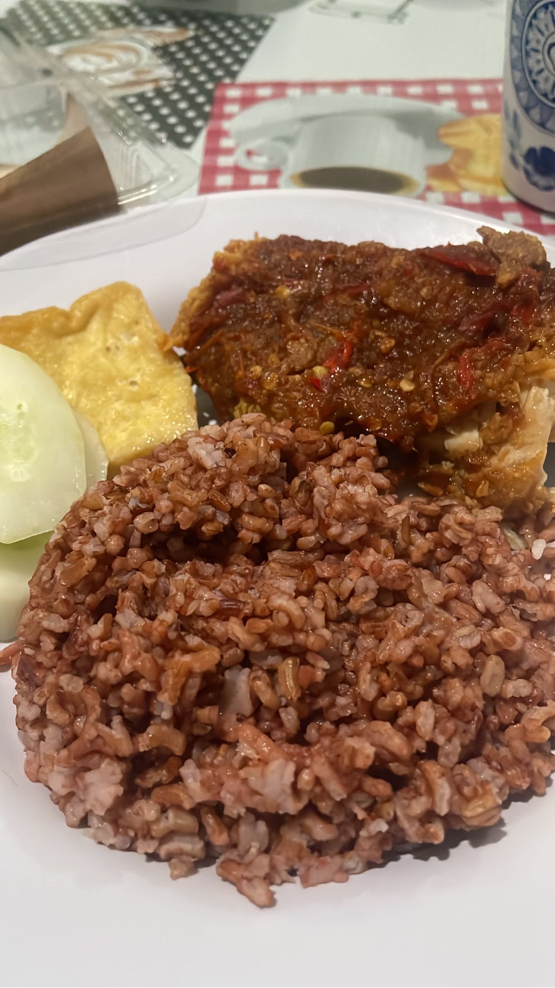 Nasi merah ayam sambal