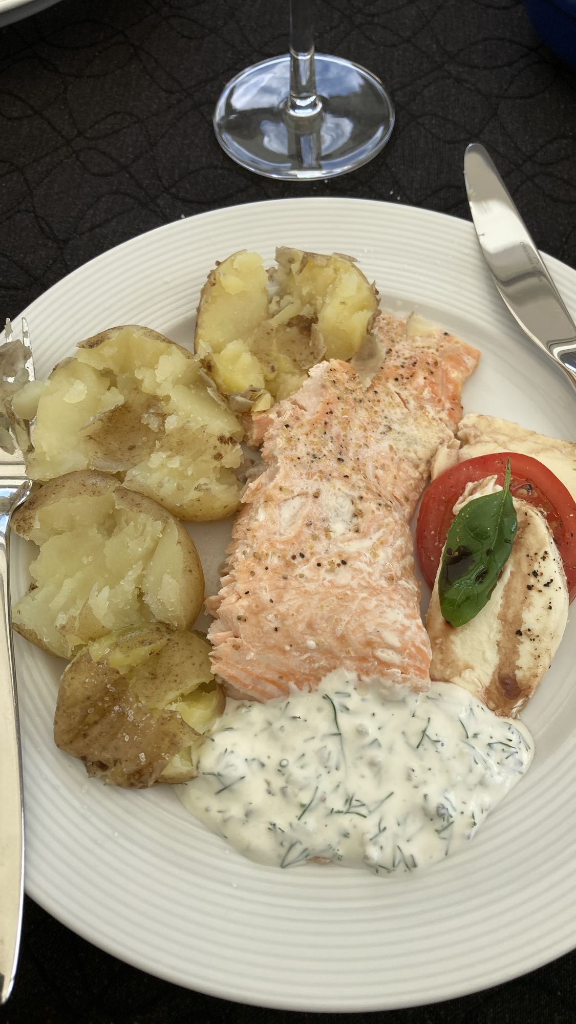 Lax med potatis och sås