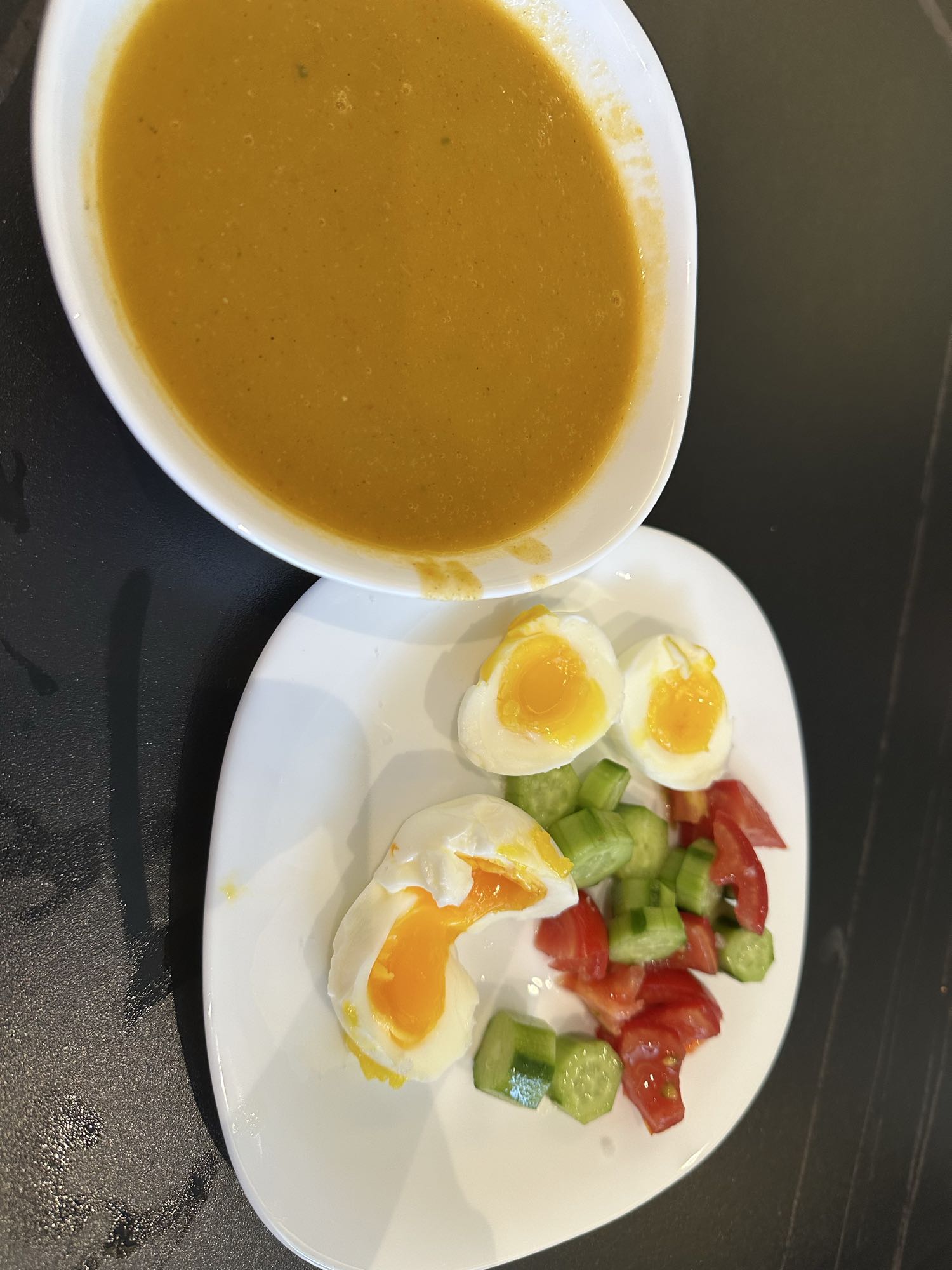 Soupe, œufs, crudités