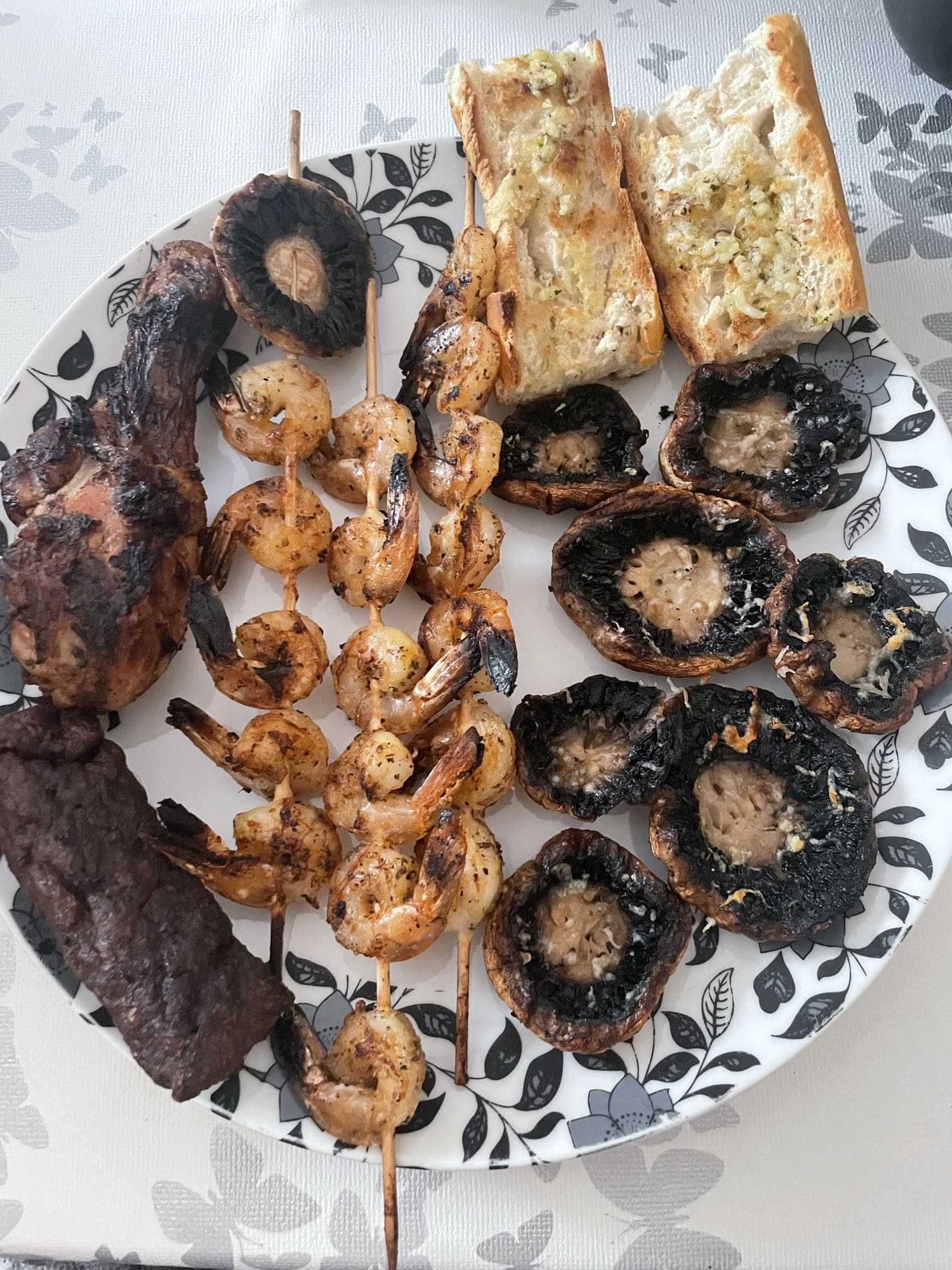 Grillteller mit Garnelen