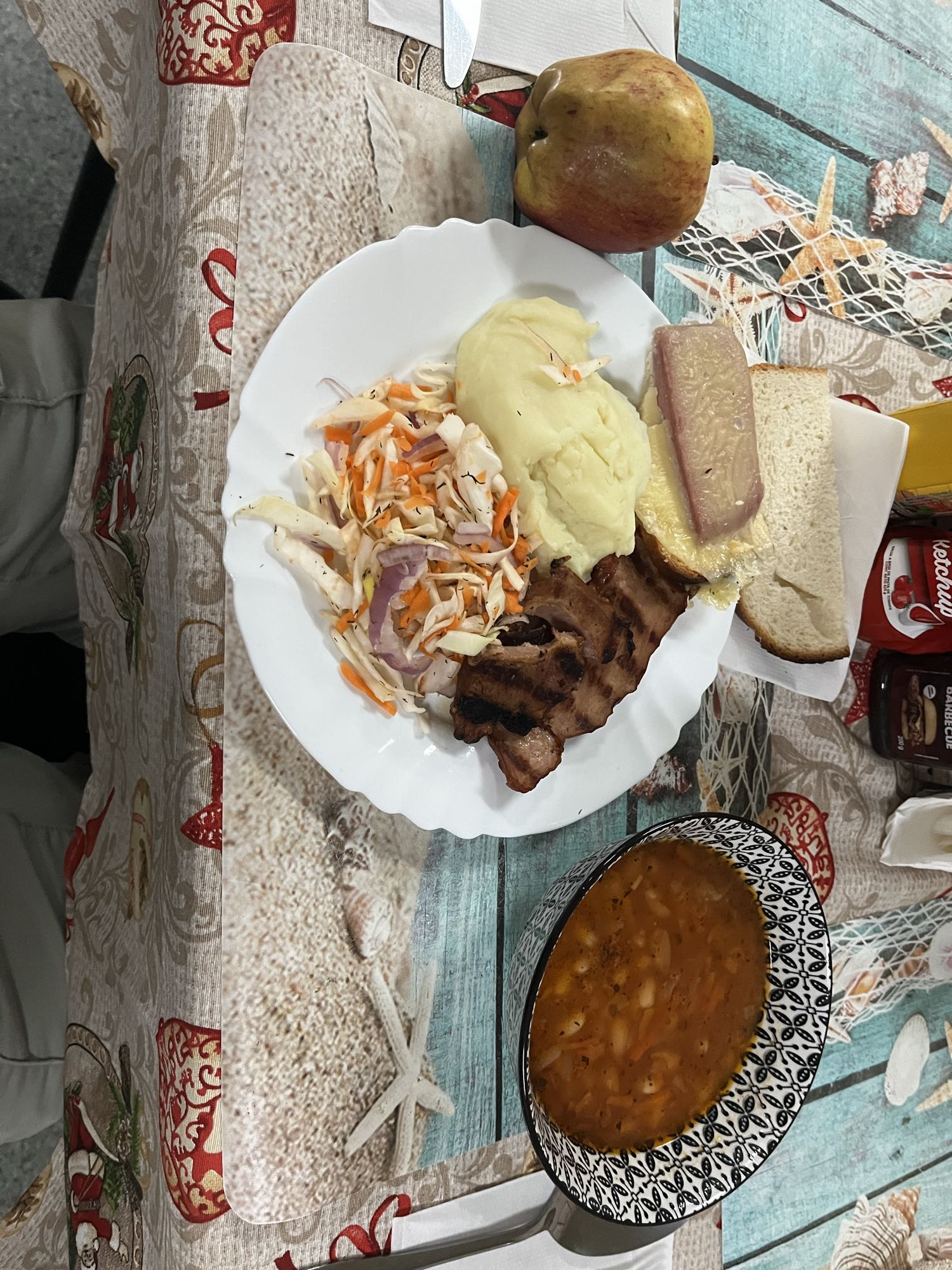 Обед с супом и мясом