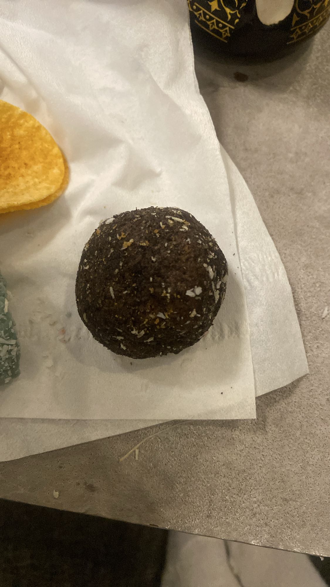 كرة شوكولاتة جوز الهند