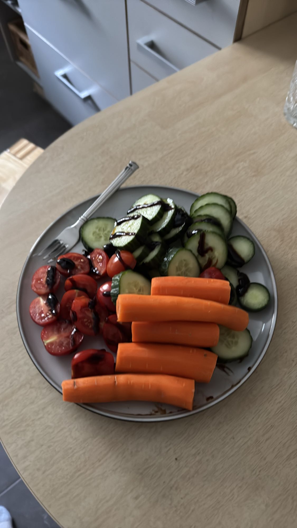 Gemüseteller mit Dressing