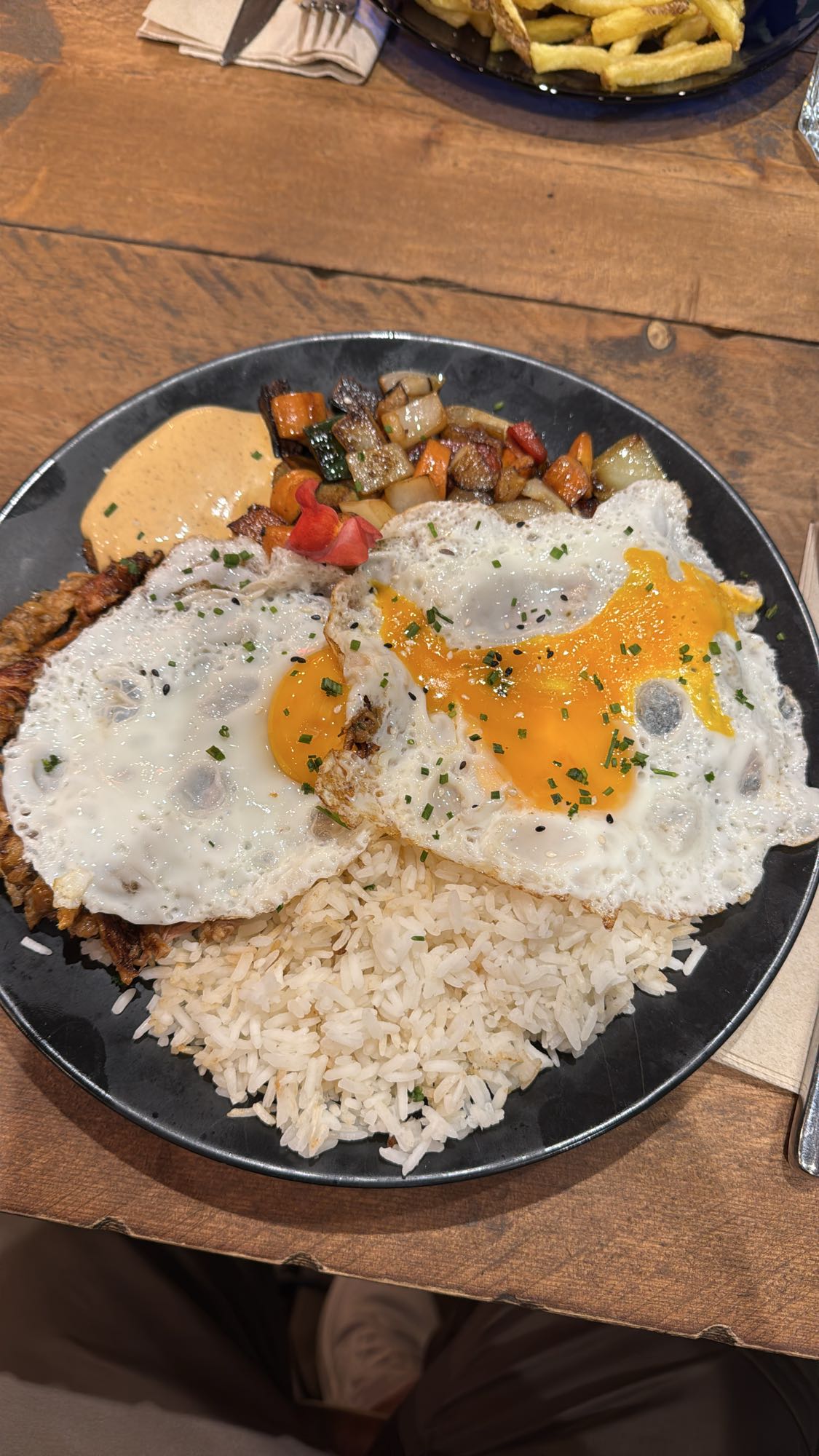 Arroz con huevos y verduras