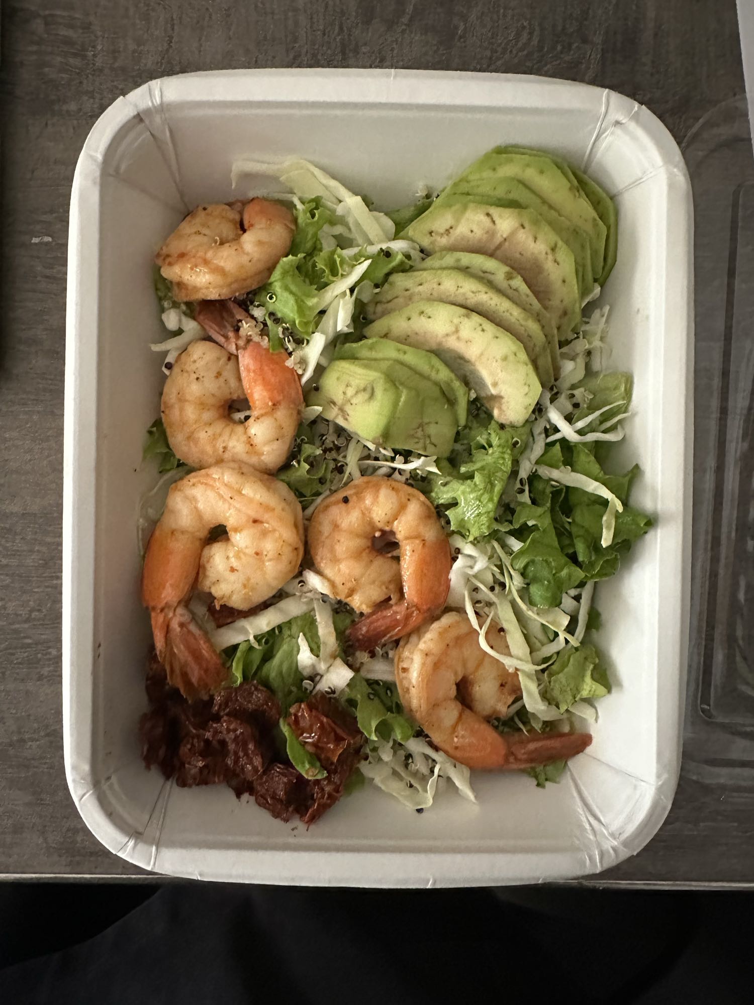 Салат с креветками и авокадо