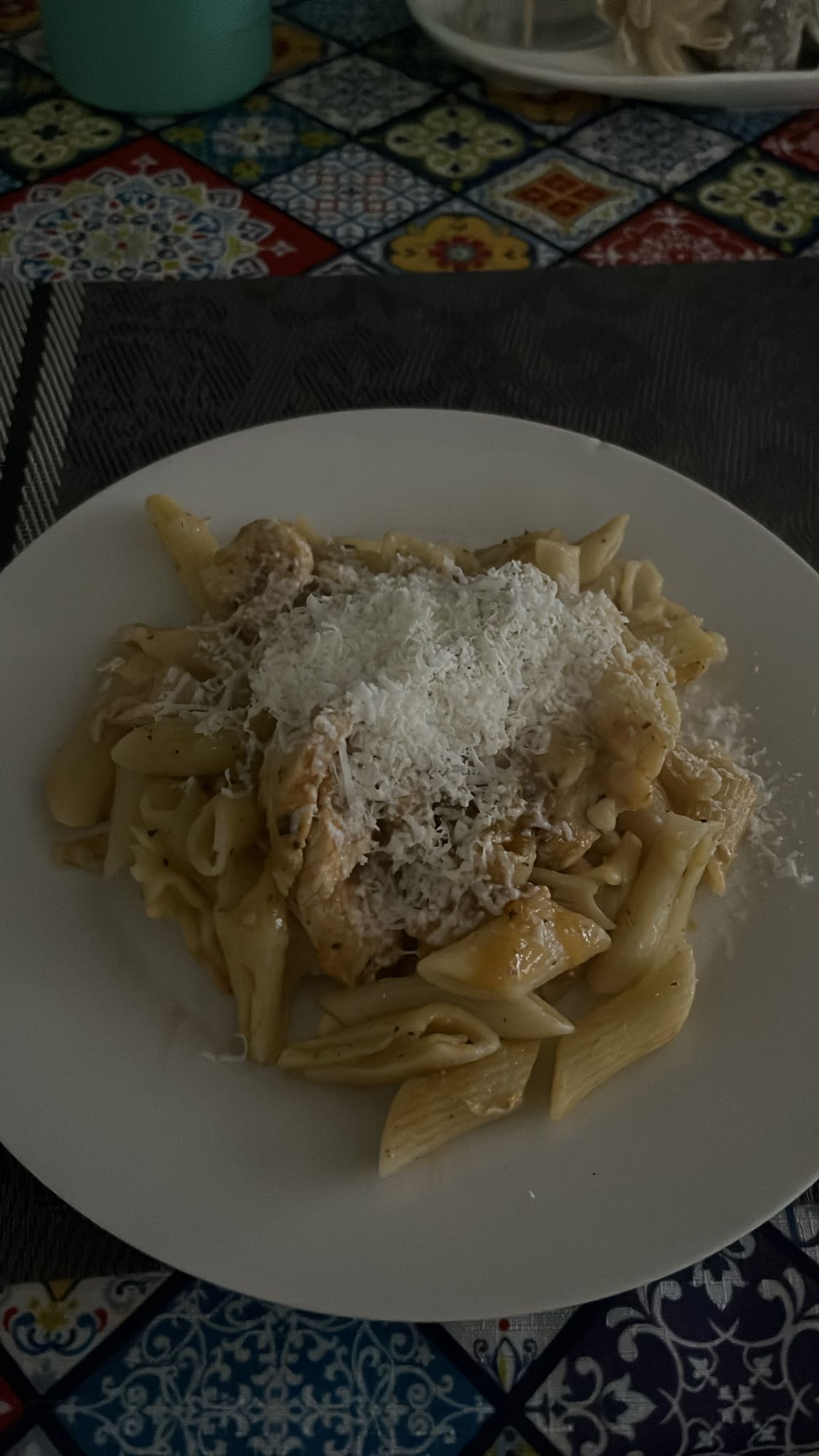Pasta con pollo y queso