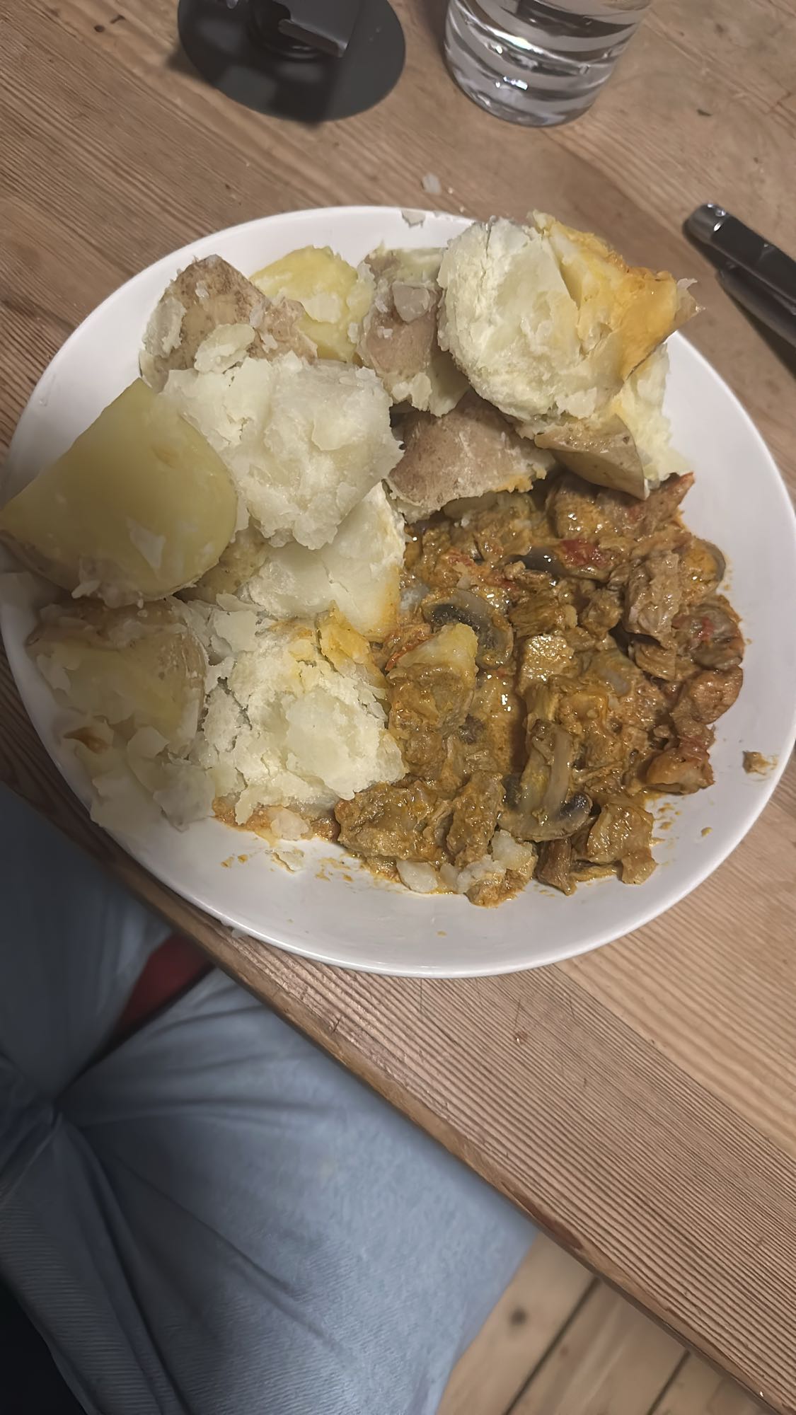 Potatis med köttgryta