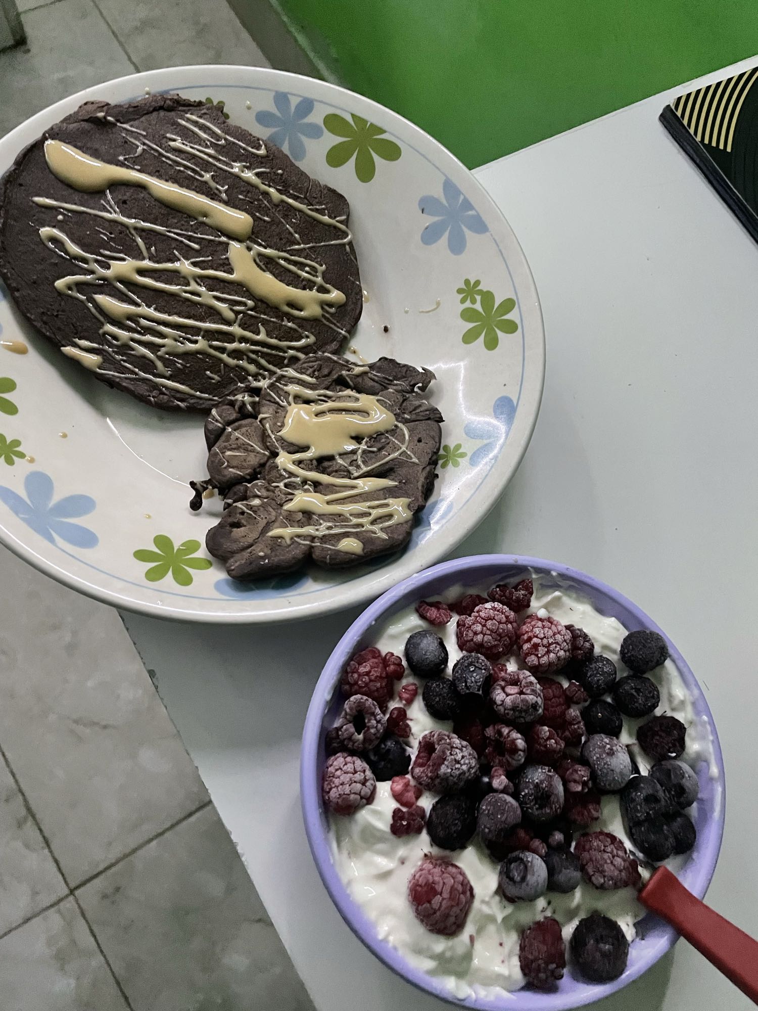 Tortilla de avena con cacao y yogur natural