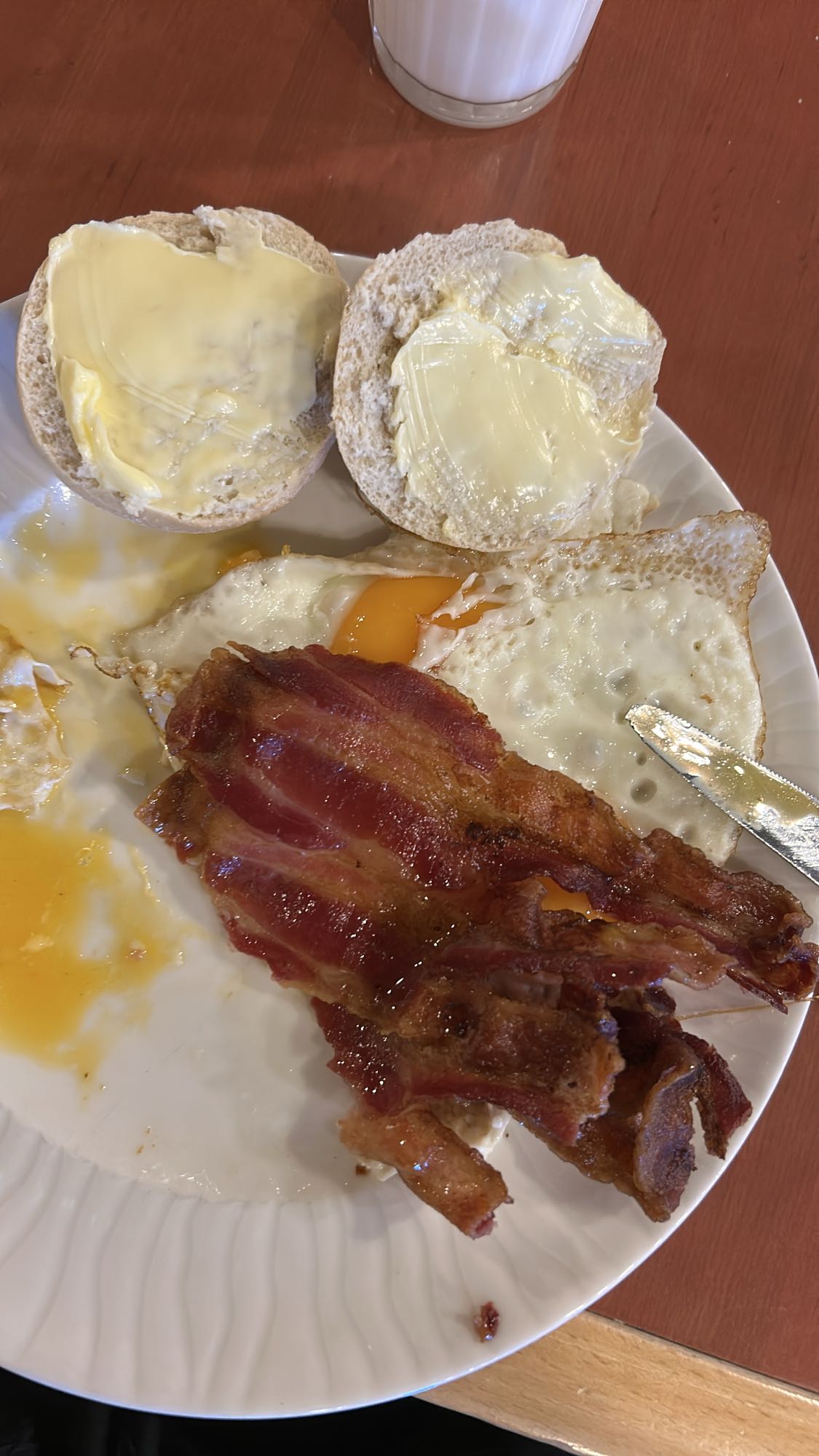 Bacon och äggfrukost