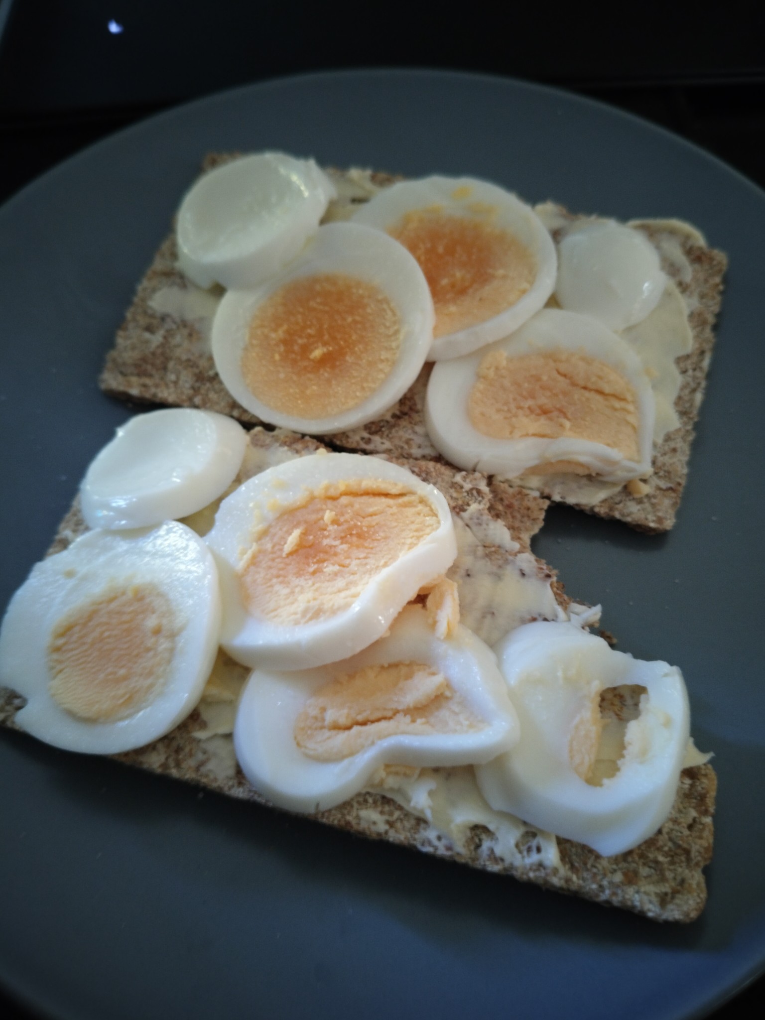 Knäckebröd med ägg