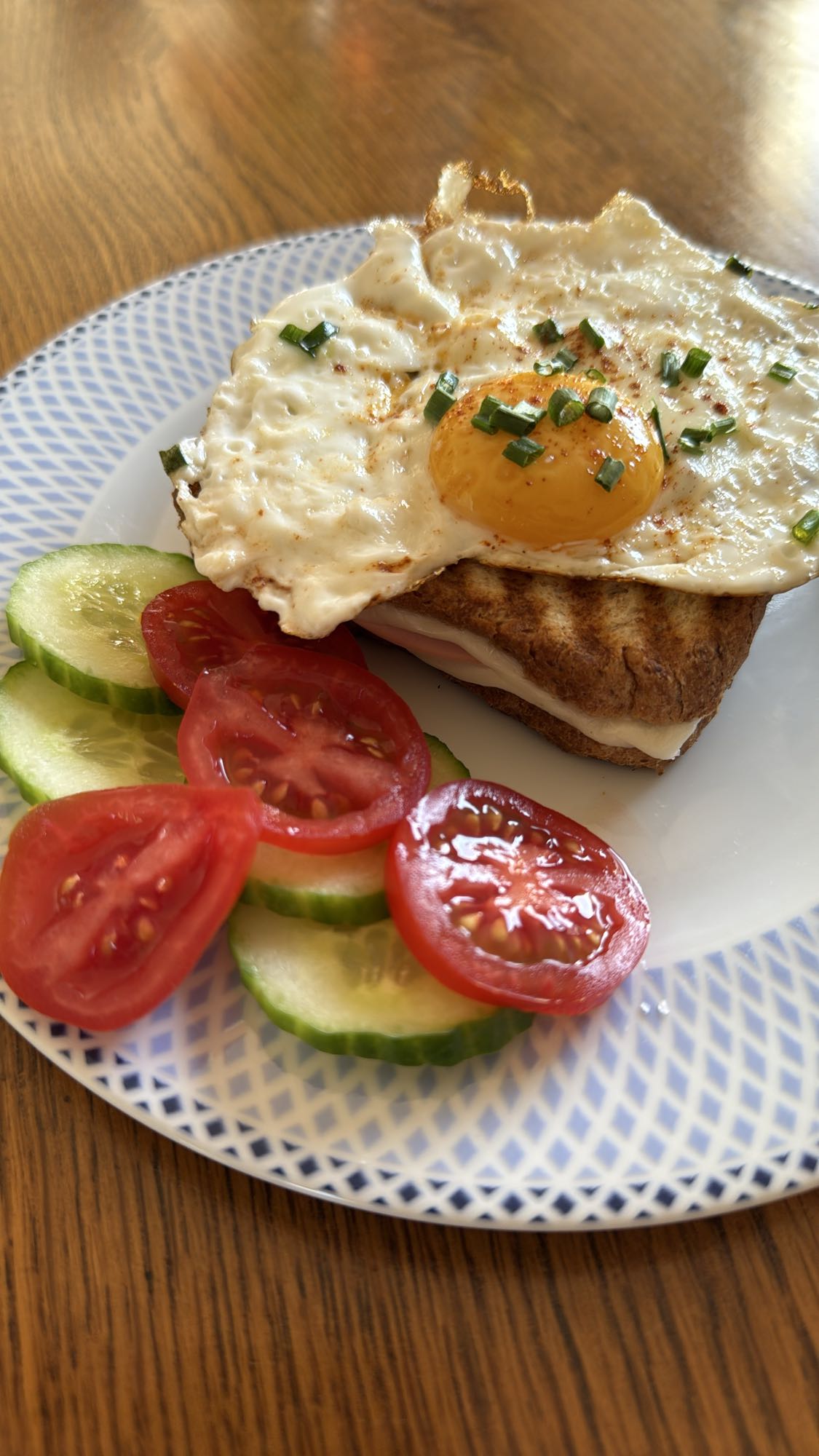 Egg Sandwich with Veggies