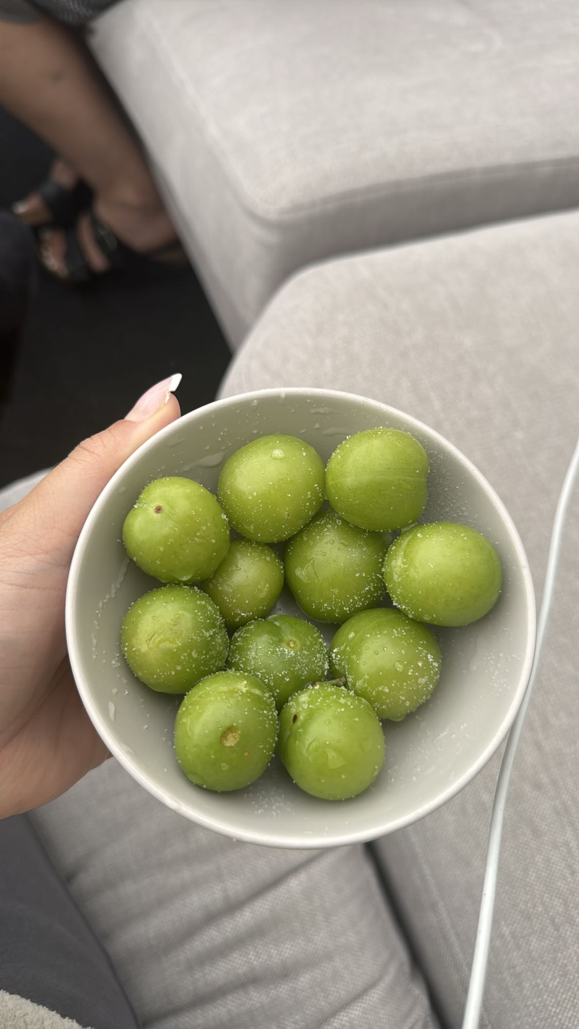 Gröna plommon med salt