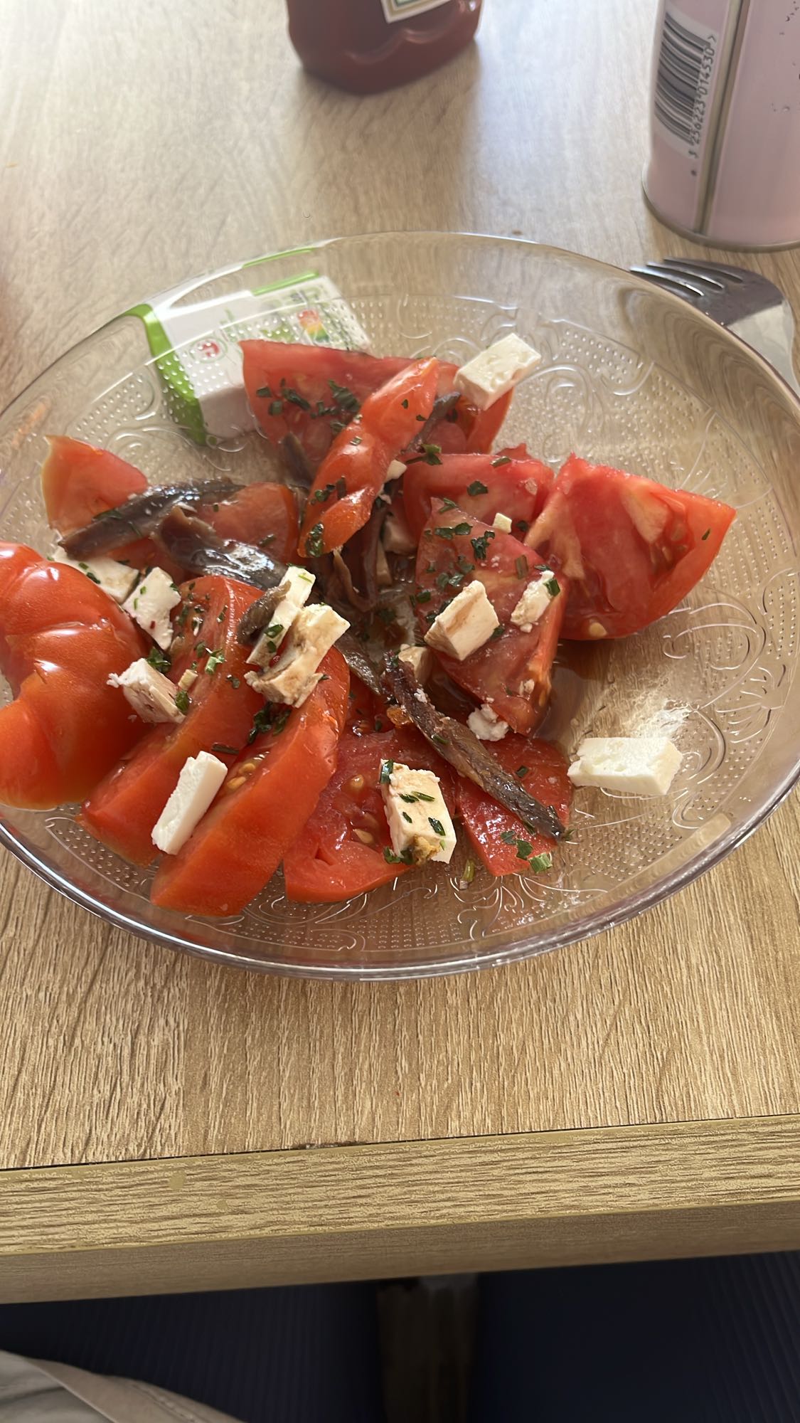Salade tomate feta anchois